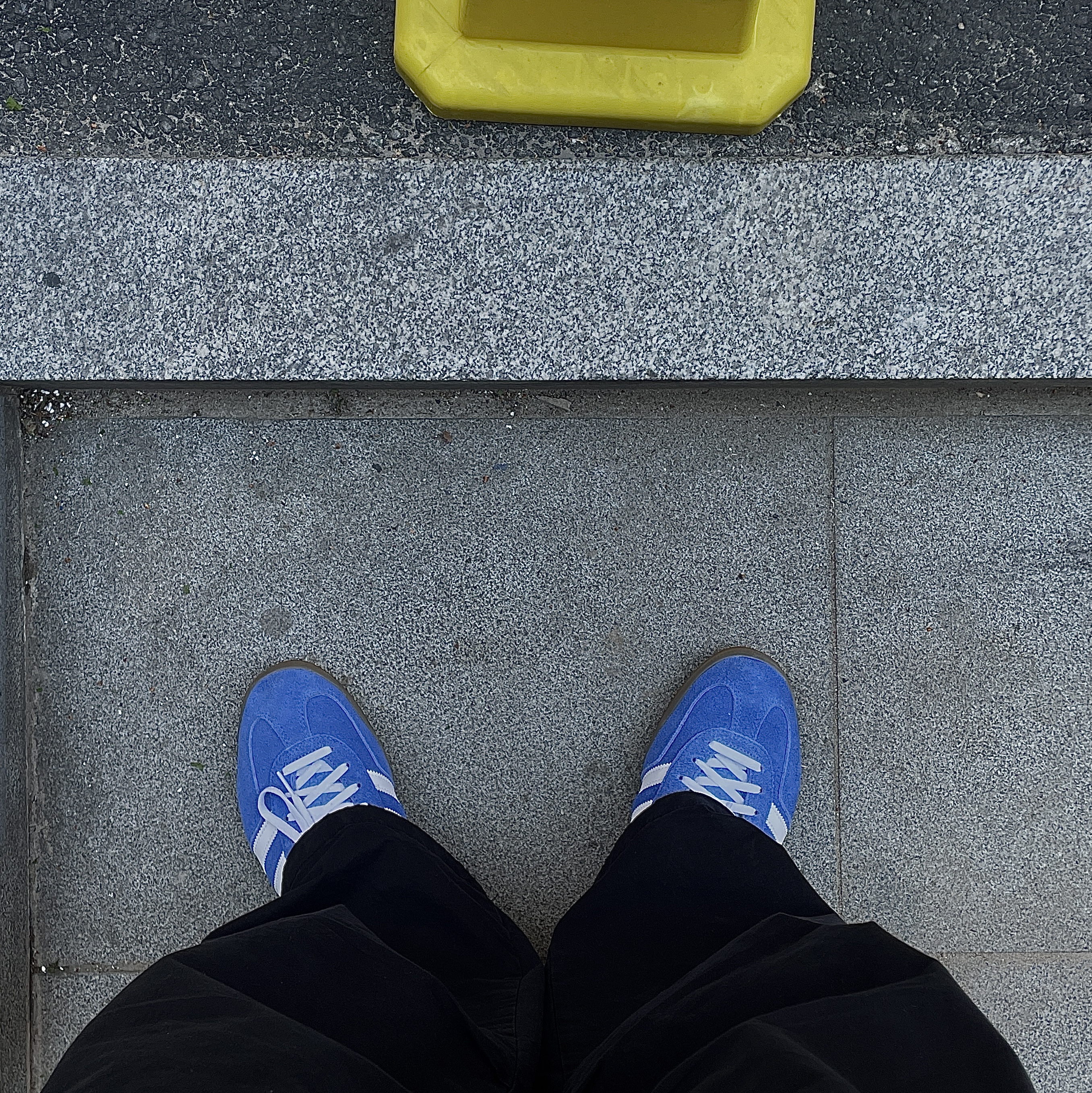 (W) Adidas Gazelle Indoor Blue Fusion Cloud White 착용 스타일