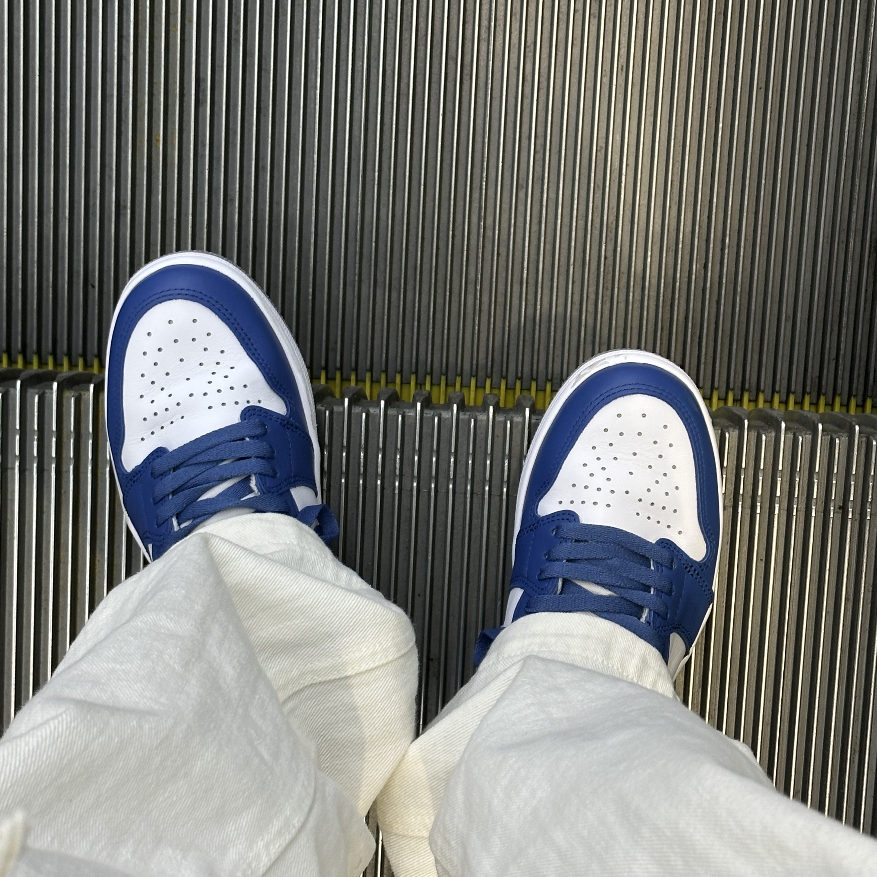 Jordan 1 Retro High OG True Blue 착용 스타일 - 1