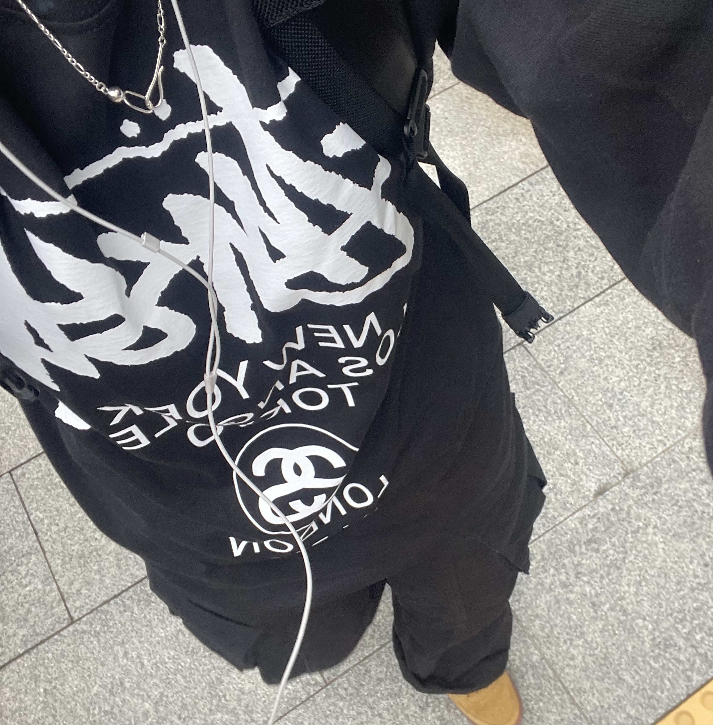 Stussy World Tour LS T-Shirt Black 2023, (GS) Nike Air Force 1 LV8 3 Wheat 착용 스타일
