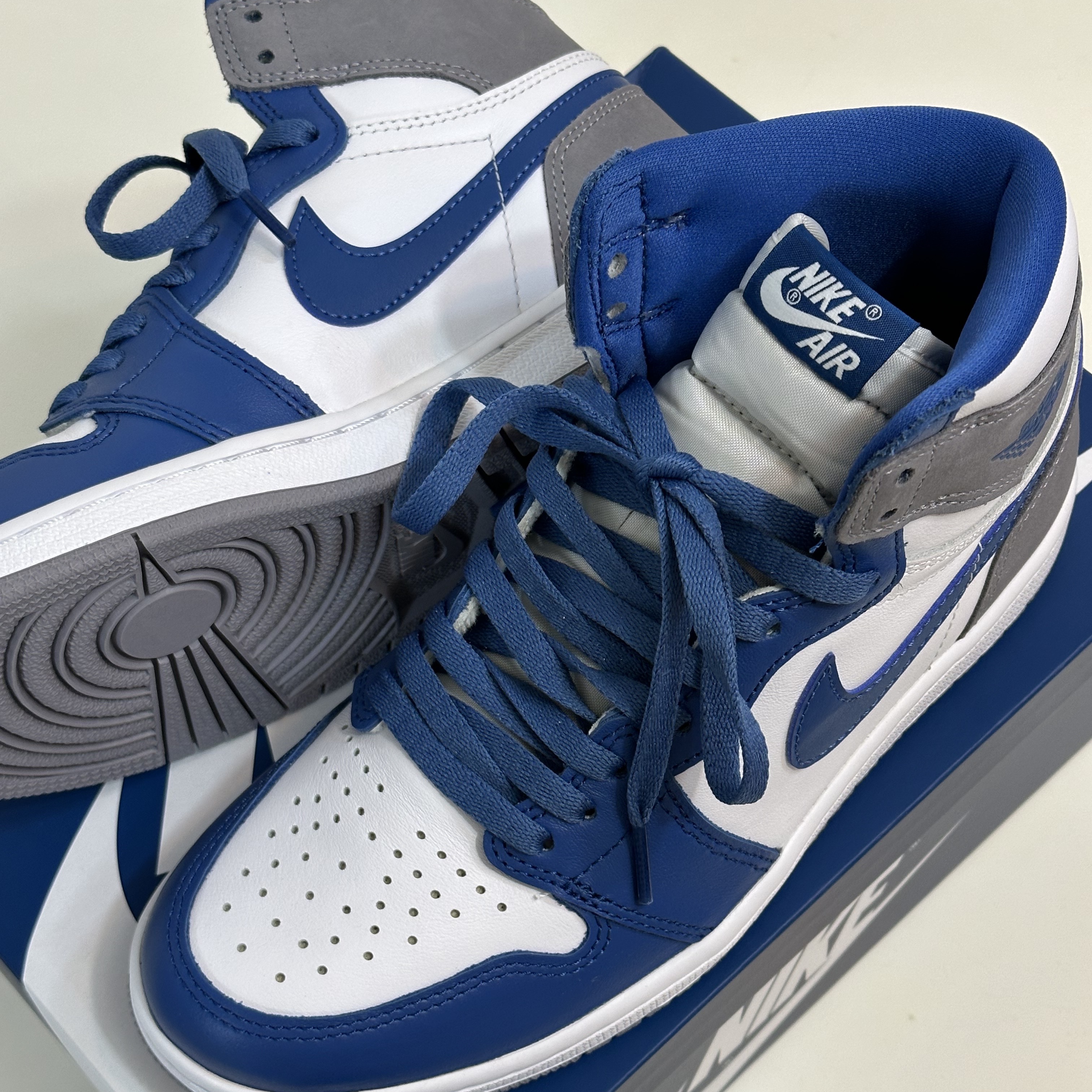 Jordan 1 Retro High OG True Blue 착용 스타일 - 2