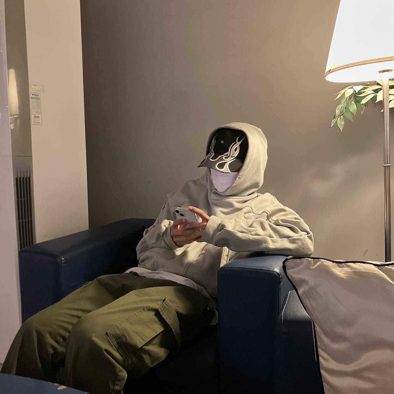 Yeezy Gap Engineered By Balenciaga Flame Cap Black, Grailz Geometry Hoodie Ash Sage 착용 스타일 - 1
