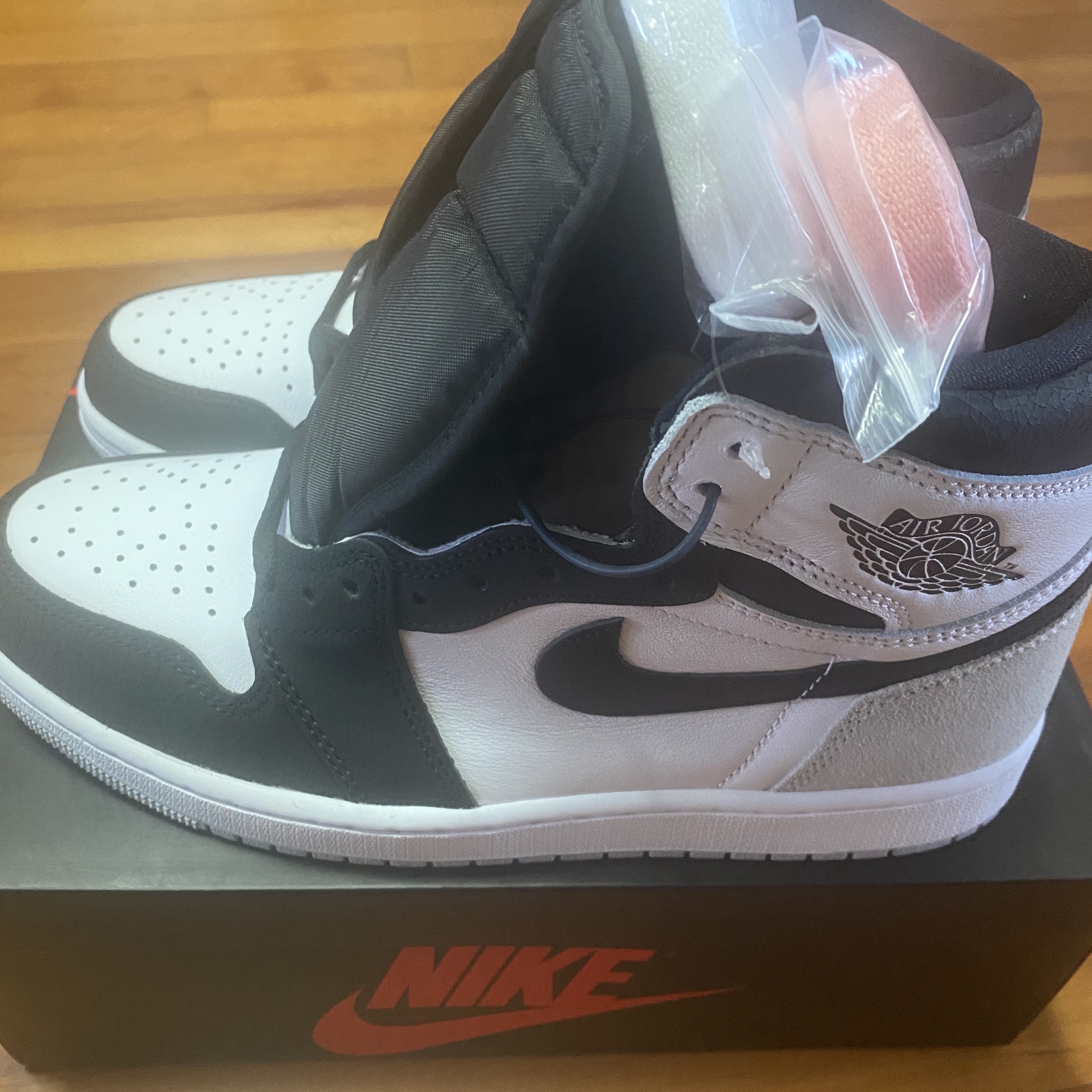 Jordan 1 Retro High OG Bleached Coral 착용 스타일