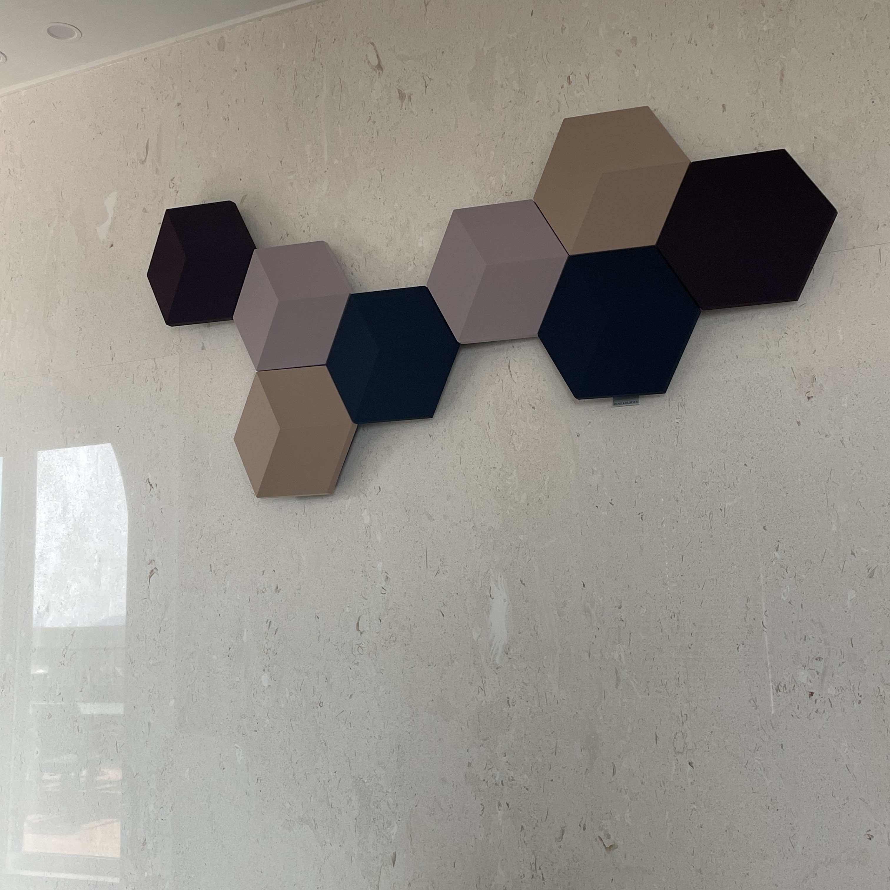 Bang & Olufsen Beosound 2 3rd Gen. Natural 착용 스타일 - 2