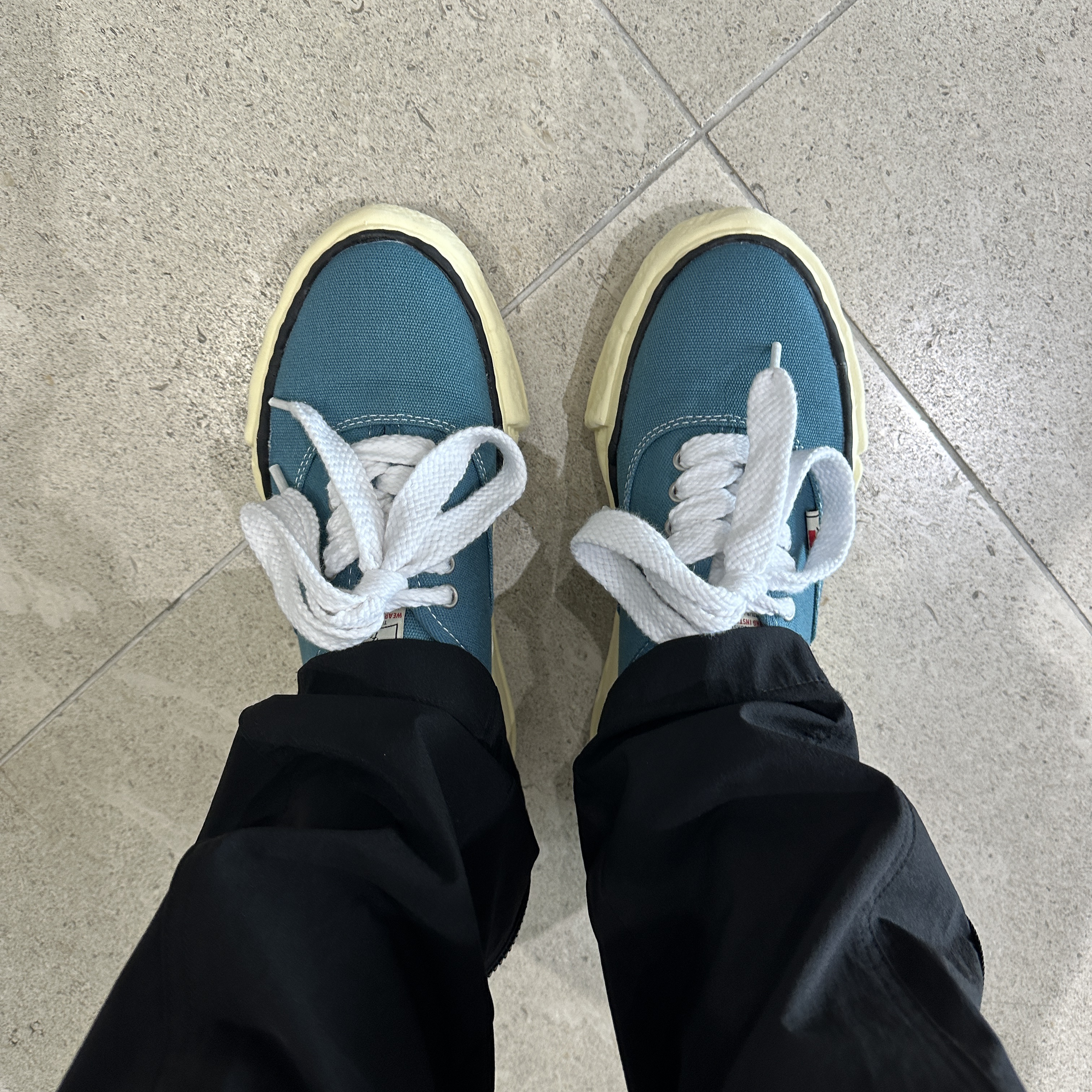 Maison Mihara Yasuhiro Baker OG Sole OD Canvas Low-top Sneakers Blue, Undermycar Amsell Multi Taping Teeth Pants Raven - 22SS 착용 스타일