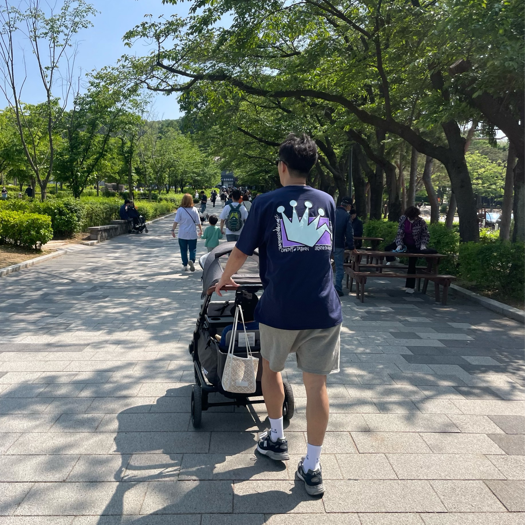 Stussy Lb Crown T-Shirt Navy, Essentials The Core Collection Sweatshorts Heather Oatmeal 착용 스타일