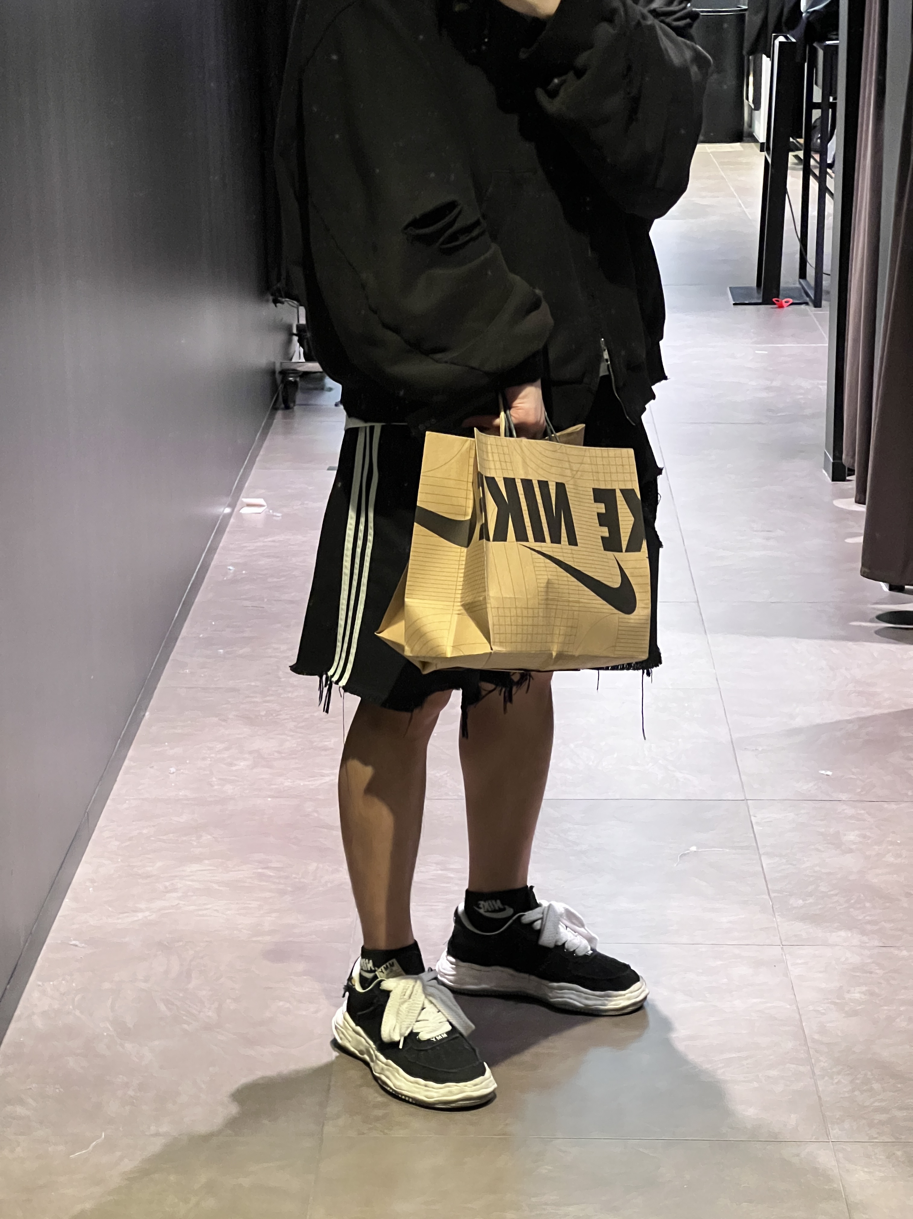 Balenciaga x Adidas Baggy Shorts Black, Project G/R Distressed Layer Zip Hoodie Faded Black 착용 스타일