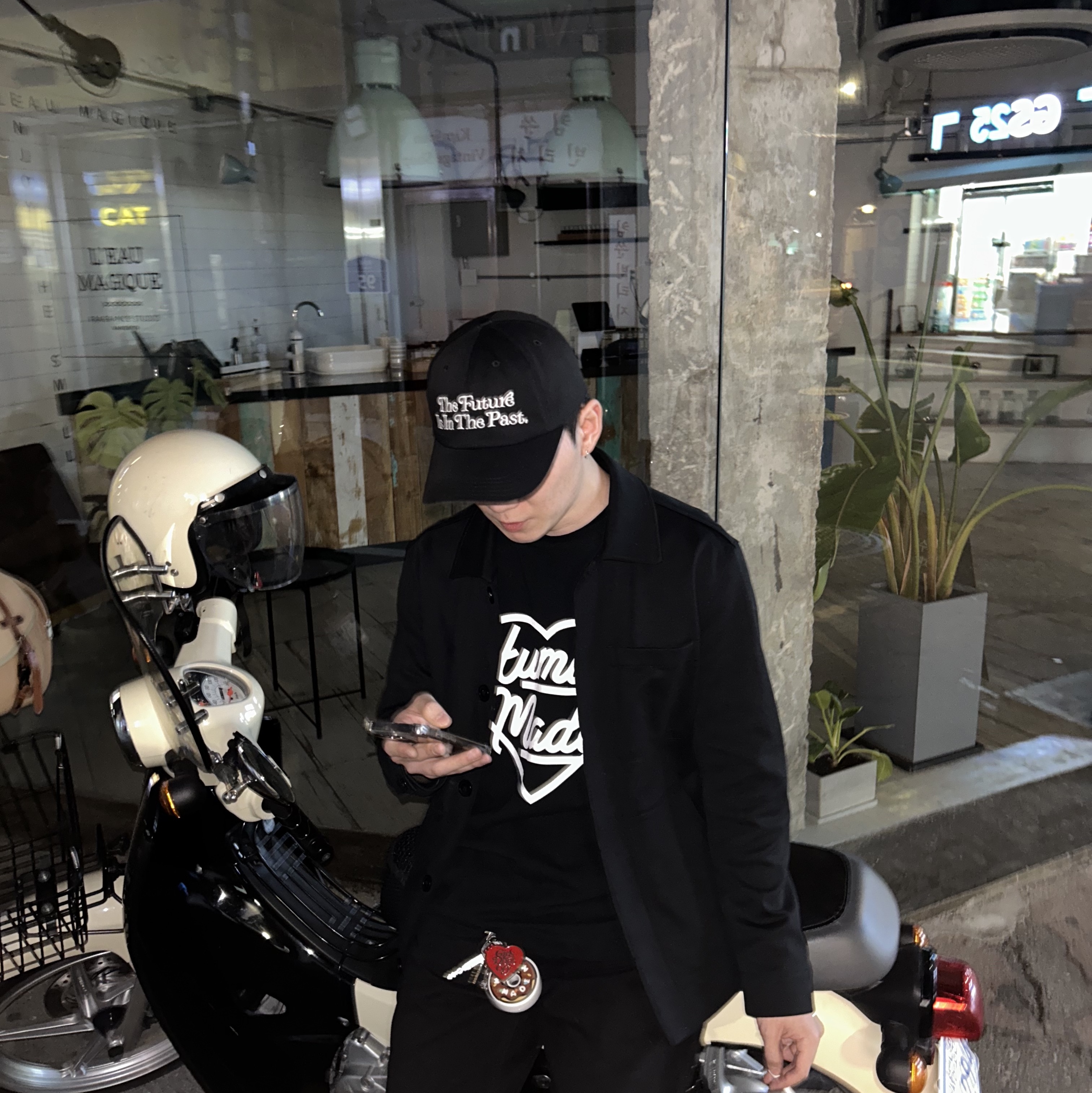 Human Made Heart L/S T-Shirt Black, Human Made x Verdy Girls Don't Cry Keyring Red 착용 스타일
