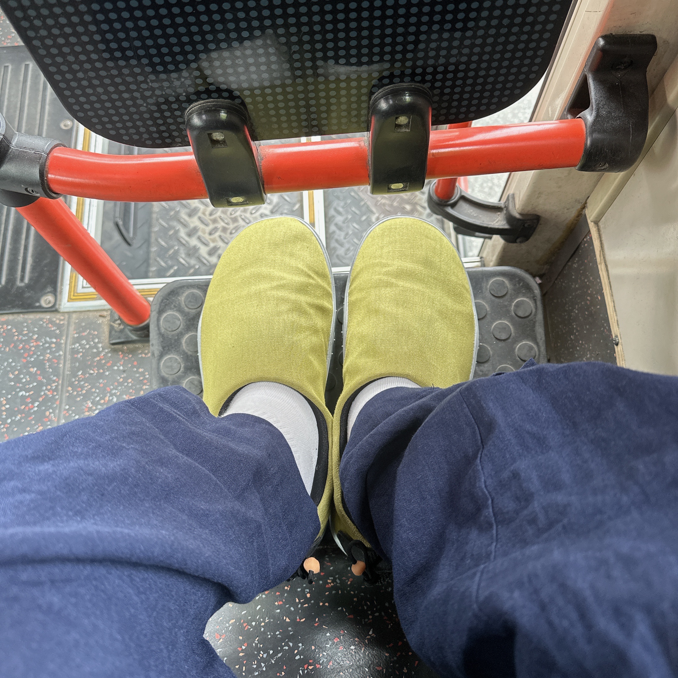 Nike ACG Moc Moss and Anthracite 착용 스타일 - 1
