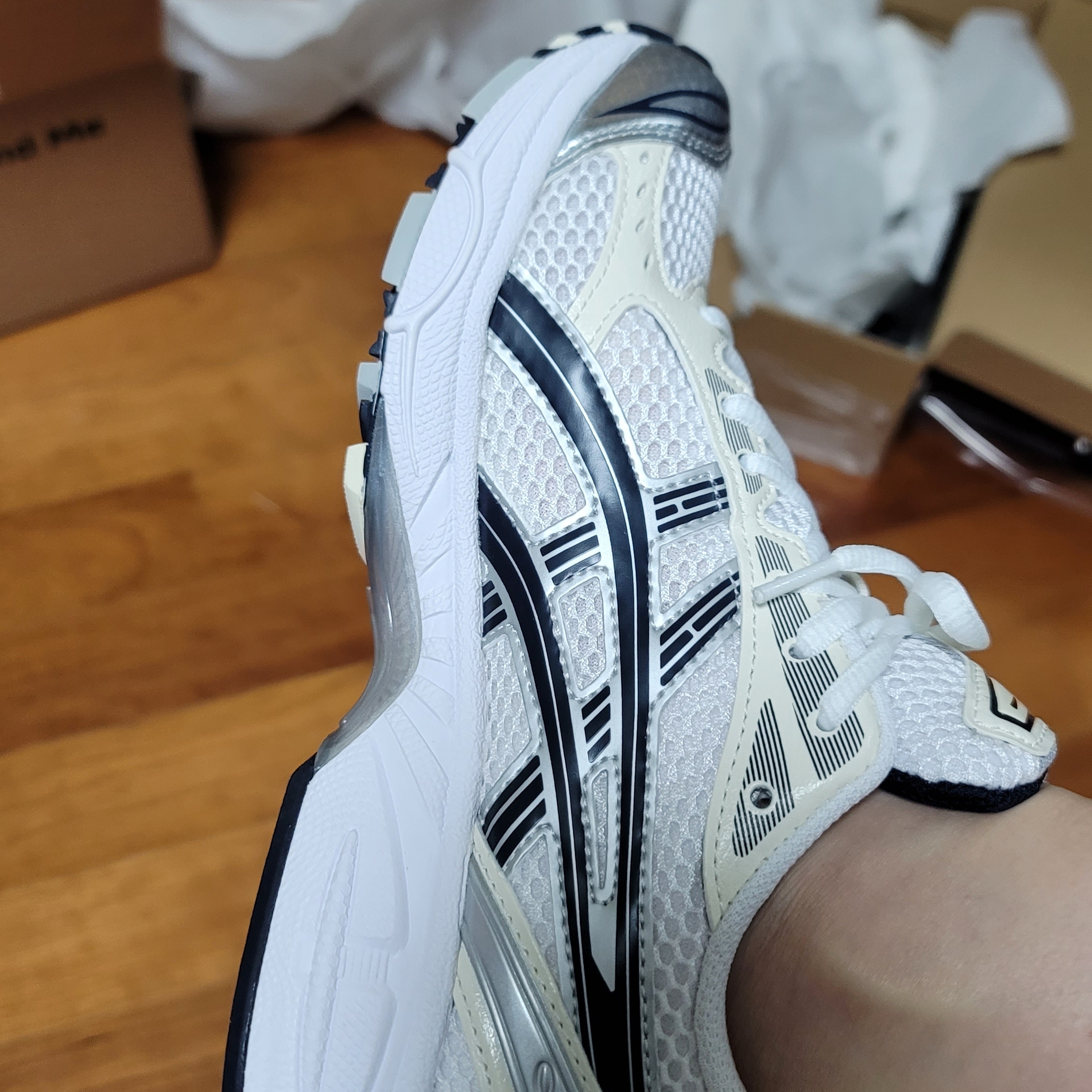 (W) Asics Gel-Kayano 14 White Midnight 착용 스타일 - 3