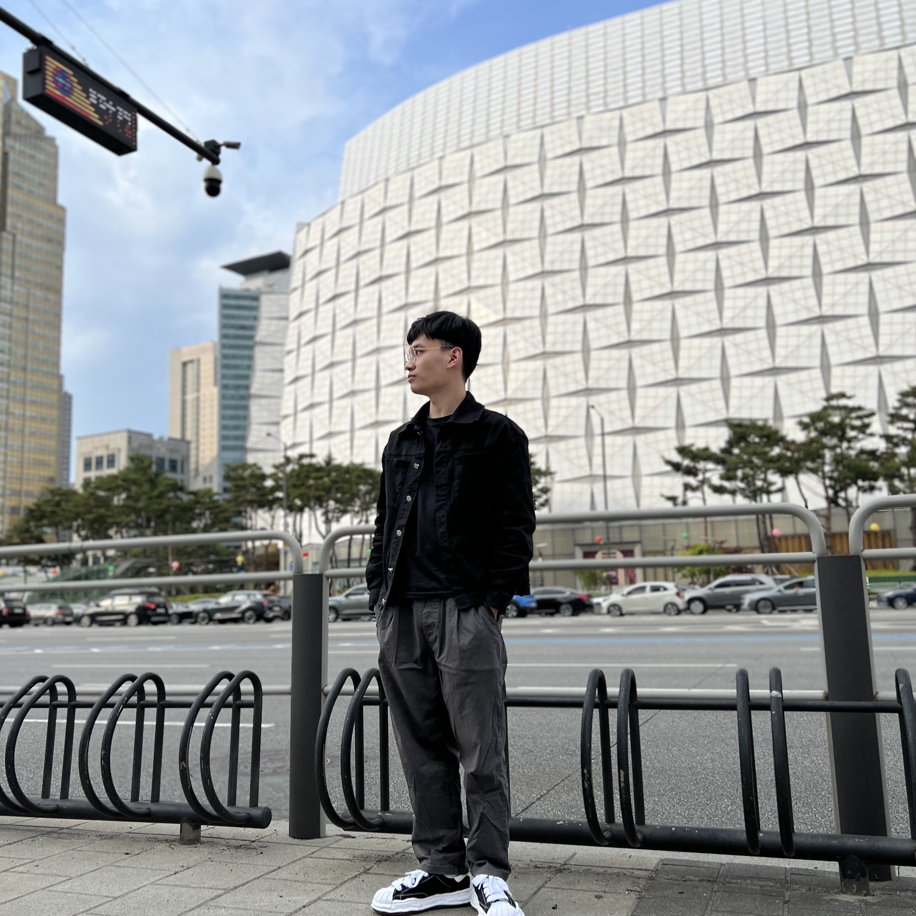 메종 미하라 야스히로 블레이키 OG 솔 캔버스 로우탑 스니커즈 블랙 화이트 착용 스타일