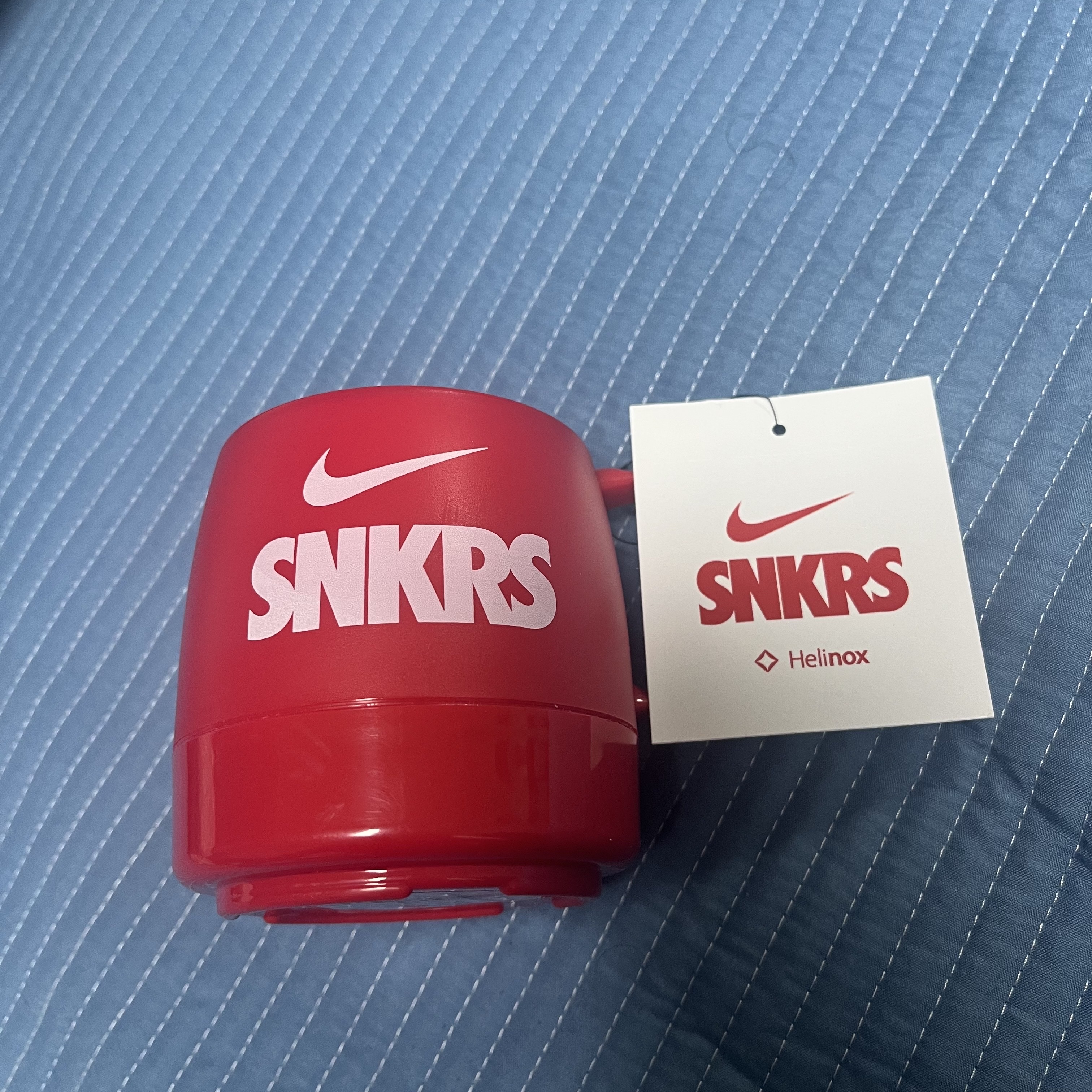 Helinox x Nike SNKRS Lounge Souvenir Dinex Mug Red 착용 스타일