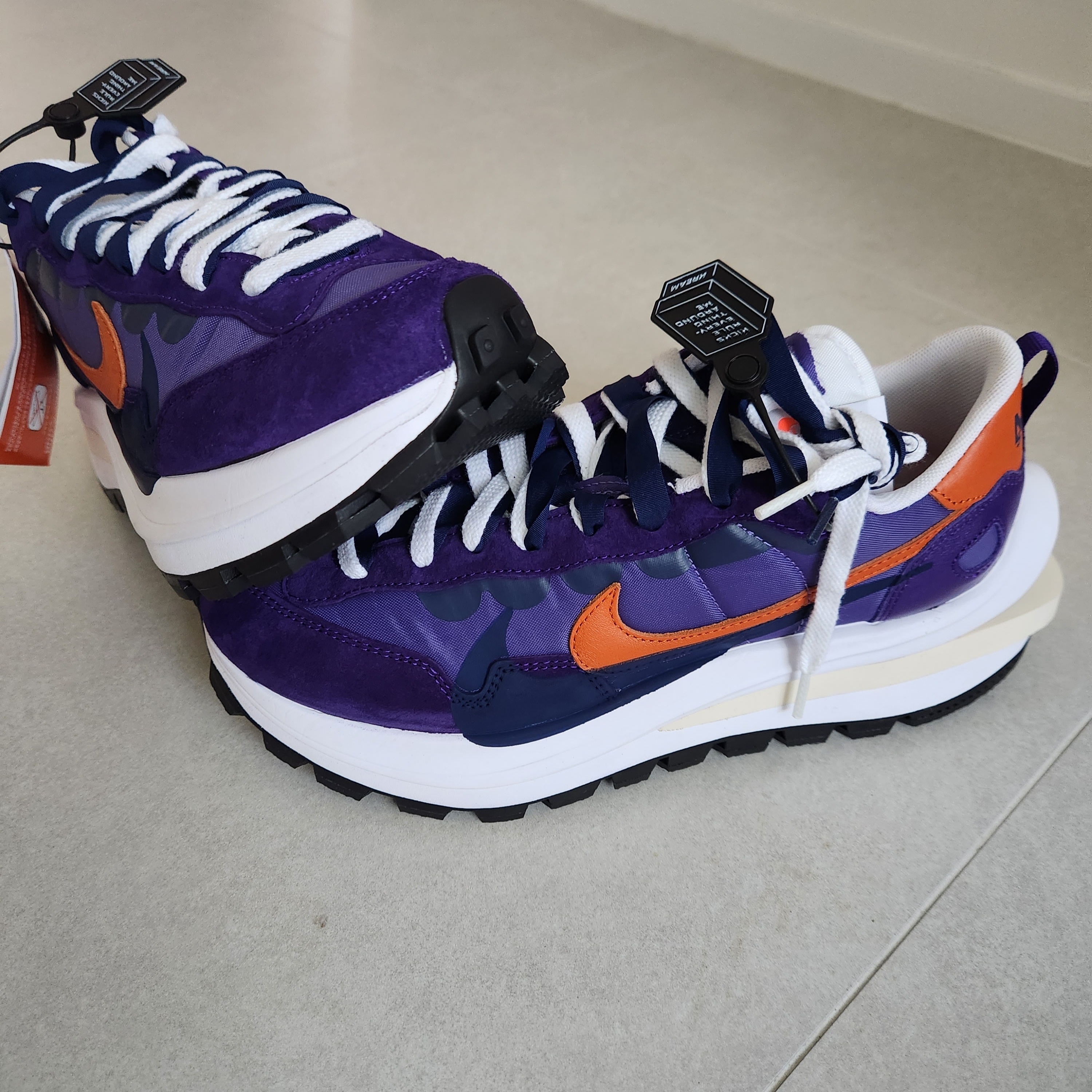 Nike x Sacai VaporWaffle Dark Iris 착용 스타일