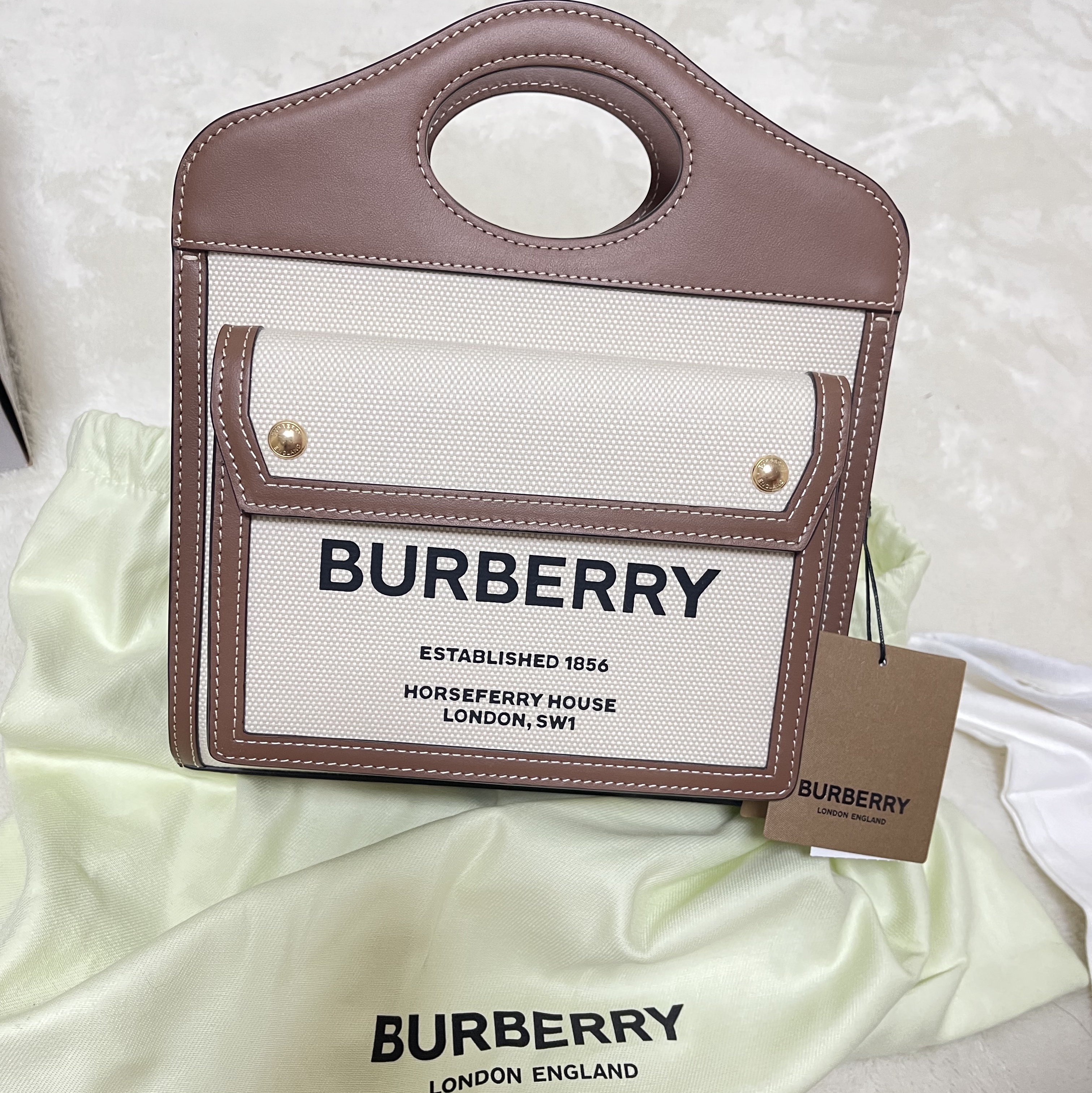 Burberry Mini Two-Tone Canvas and Leather Pocket Bag Natural Malt Brown 착용 스타일