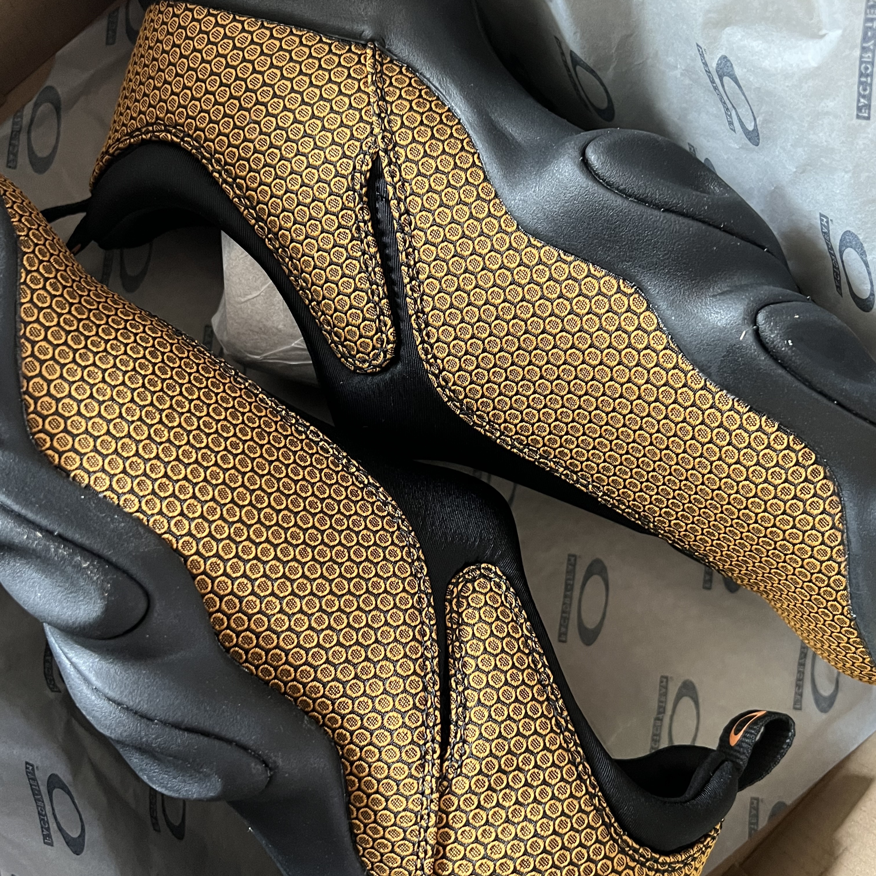 Oakley Factory Team x Brain Dead Suede Flesh Taupe, Oakley Factory Team x Brain Dead Chop Saw Black 착용 스타일 - 3