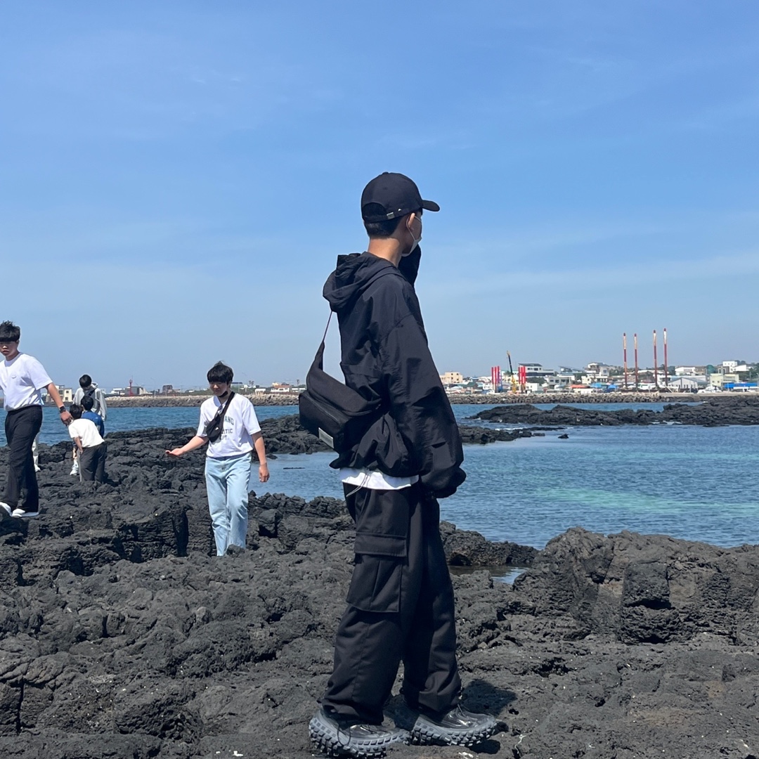 Balenciaga Defender Sneakers Black 착용 스타일