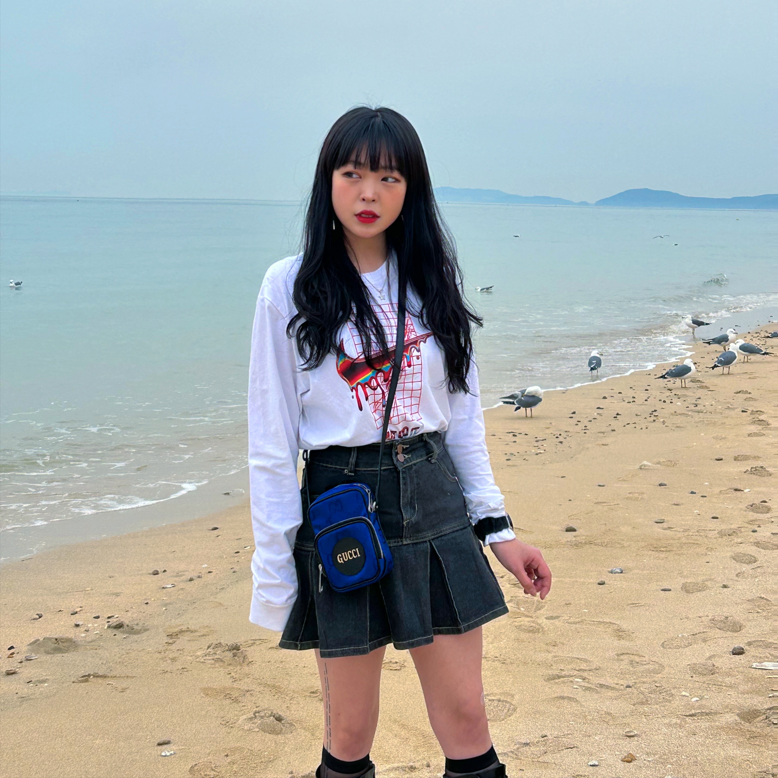 Gucci Off The Grid Shoulder Bag Dark Grey, (W) Dr. Martens Audrick 20 Eye Leather Knee High Platform Boots Black 착용 스타일 - 1