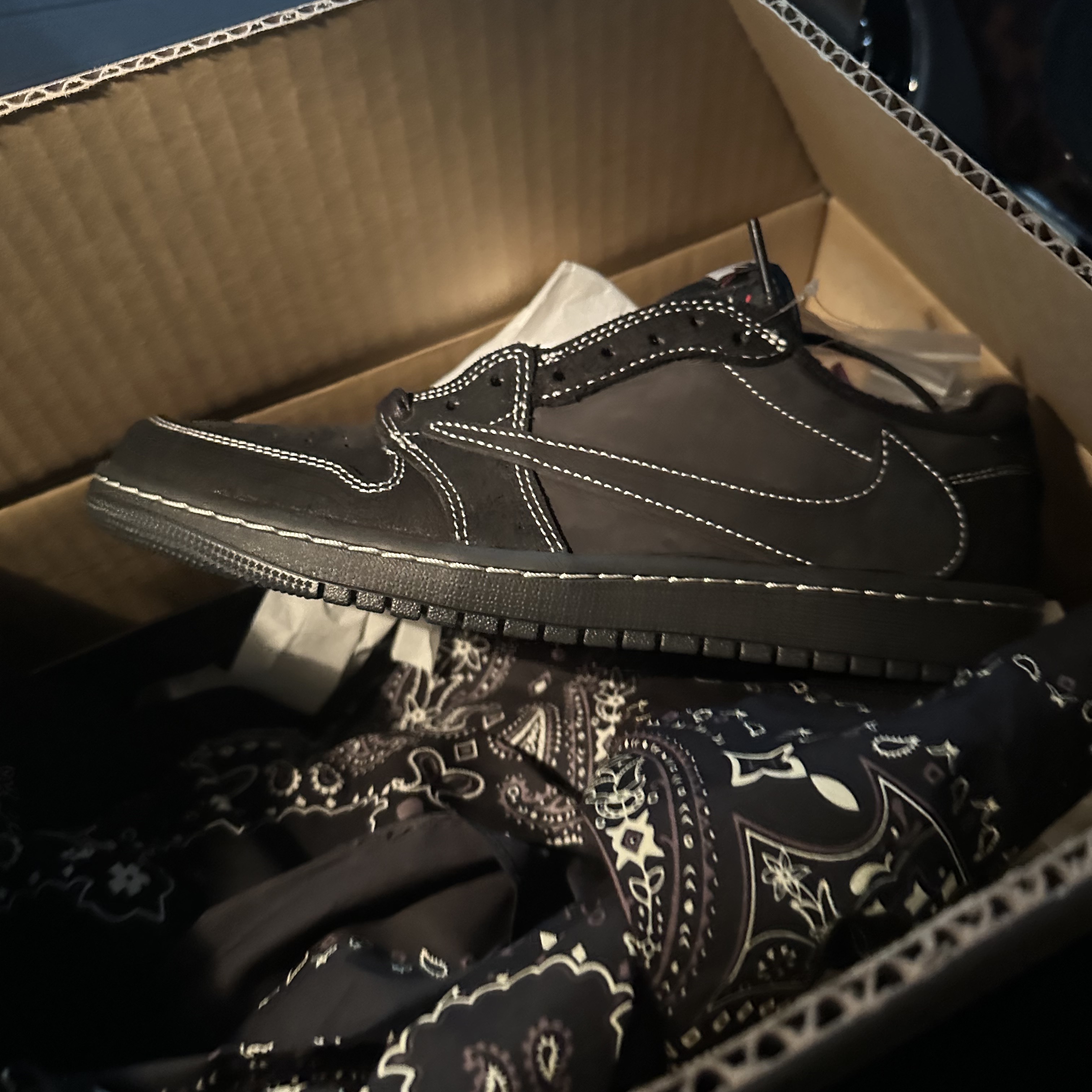 Jordan 1 x Travis Scott Retro Low OG SP Black Phantom 착용 스타일