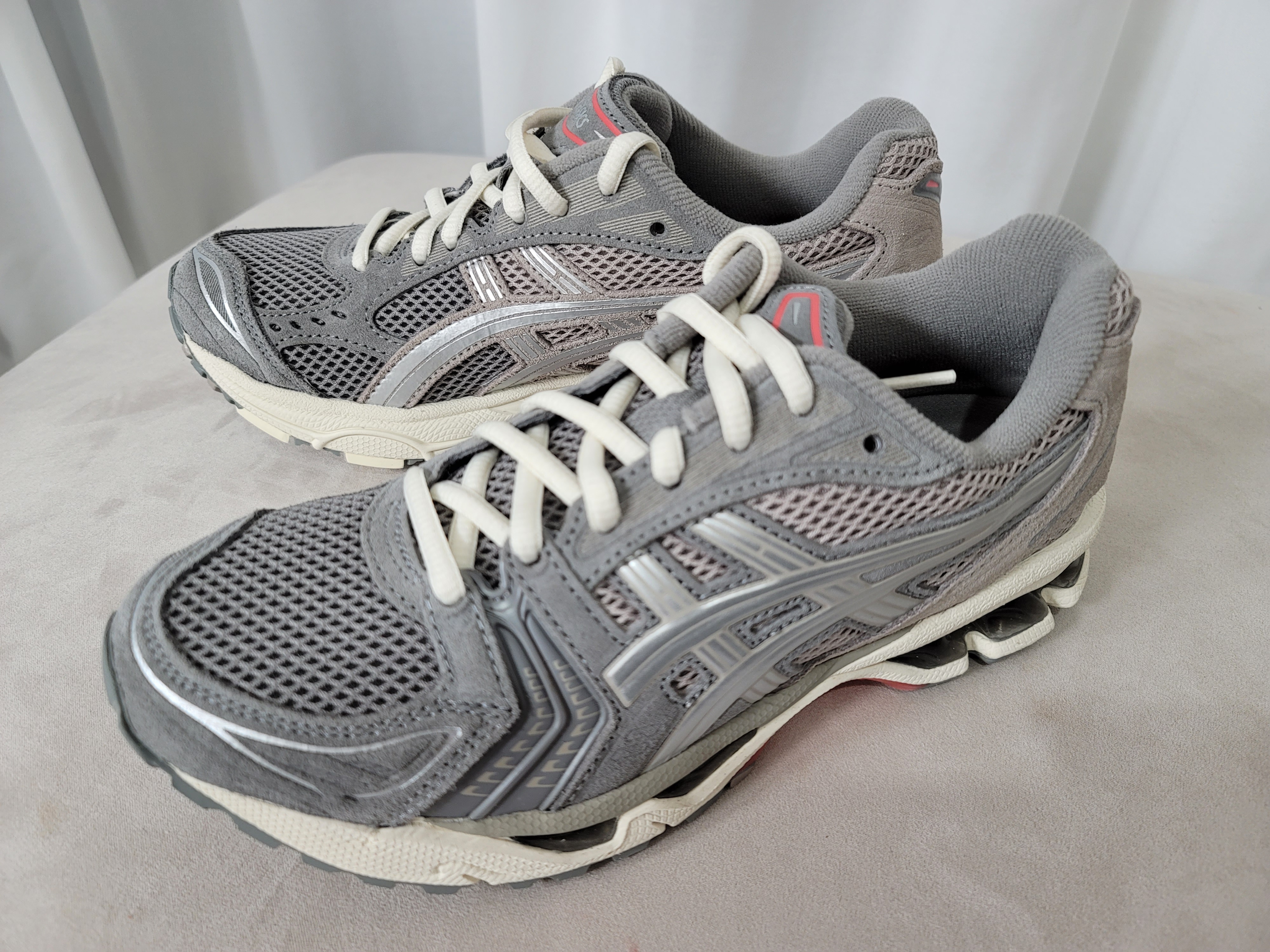 Asics Gel-Kayano 14 Clay Grey Pure Silver 착용 스타일