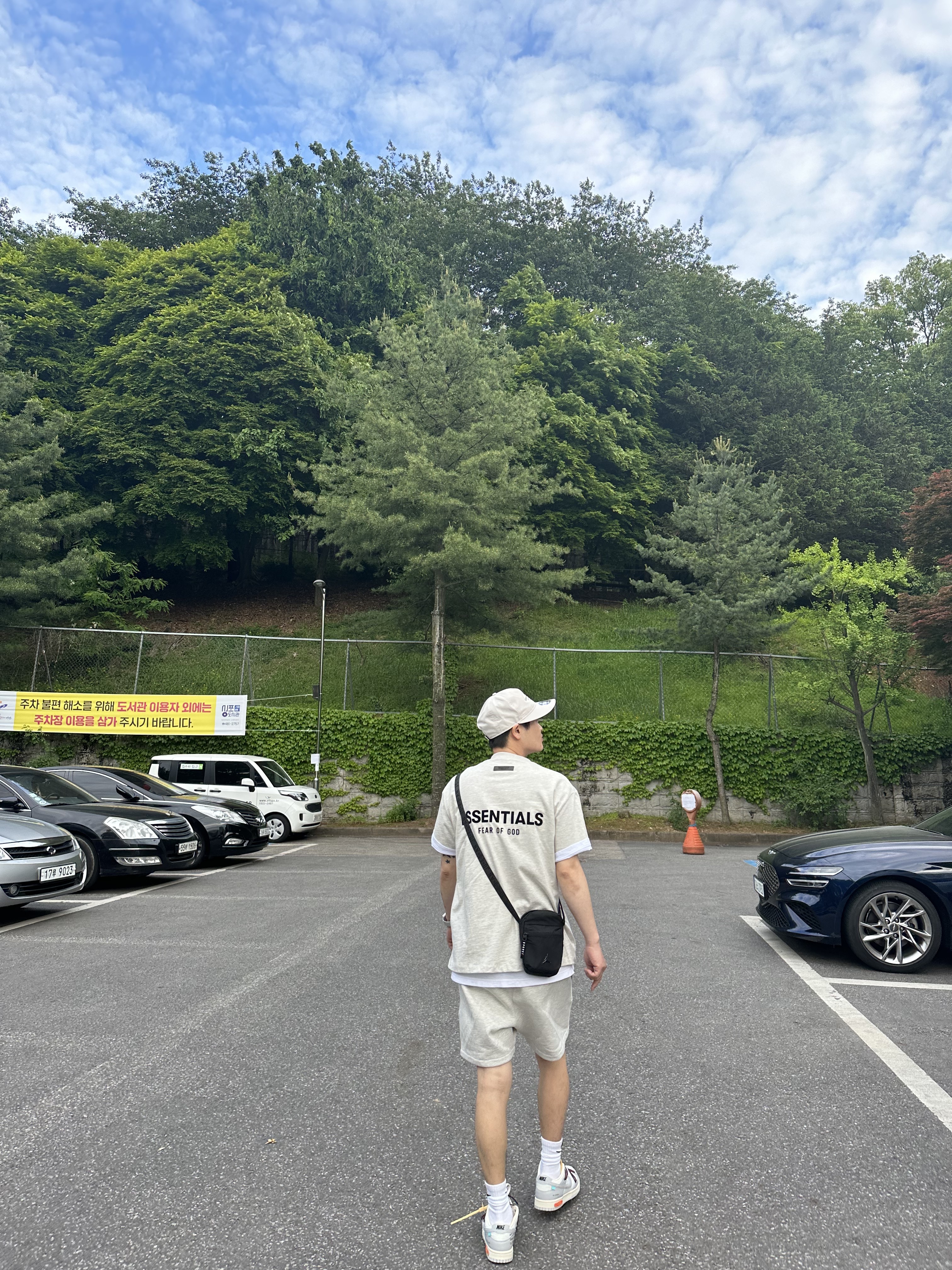 Essentials x New Era Retro Crown Cap Moonstruck, Essentials The Core Collection T-Shirt Light Oatmeal 착용 스타일 - 2