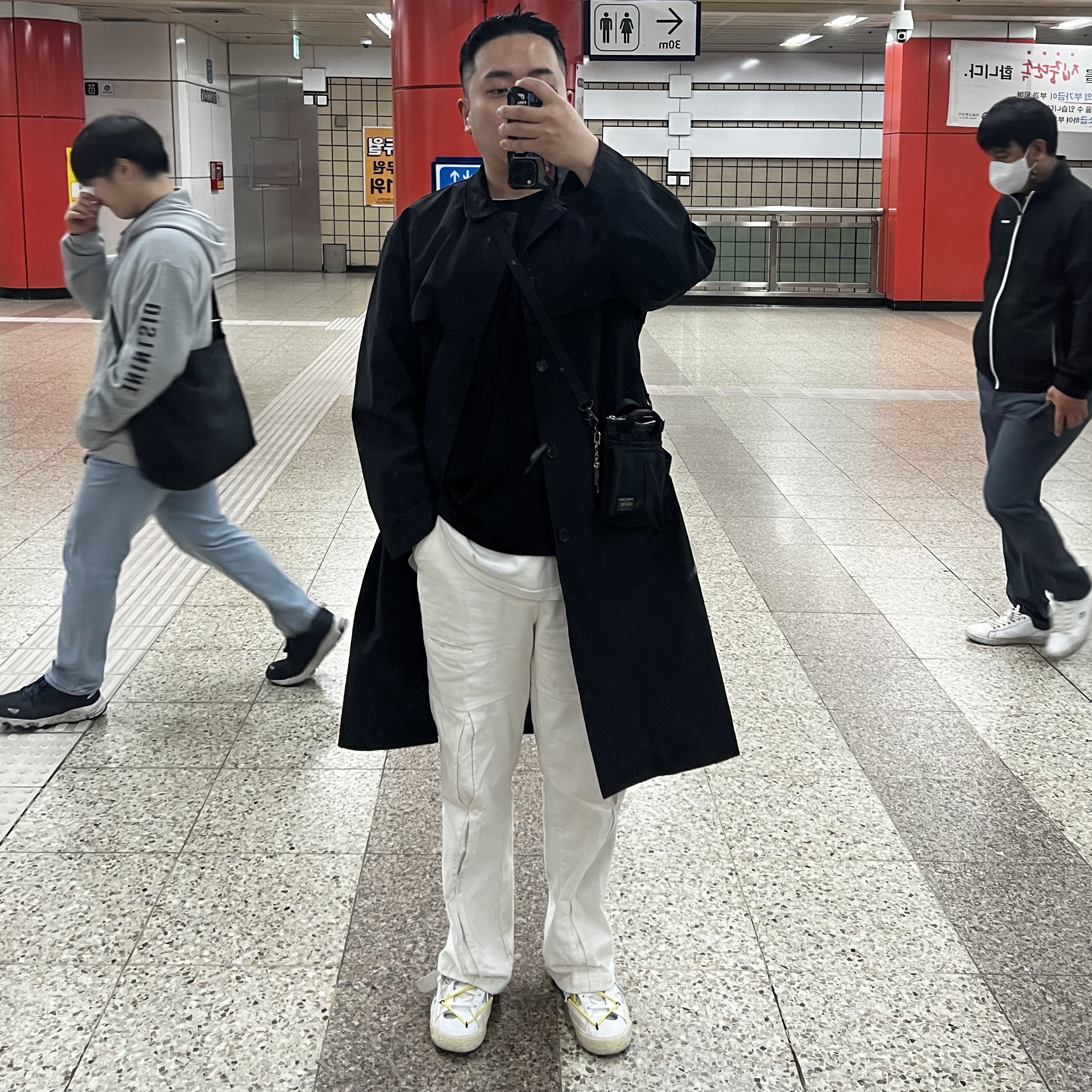Nike x Off-White Blazer Low '77 White and University Red 착용 스타일