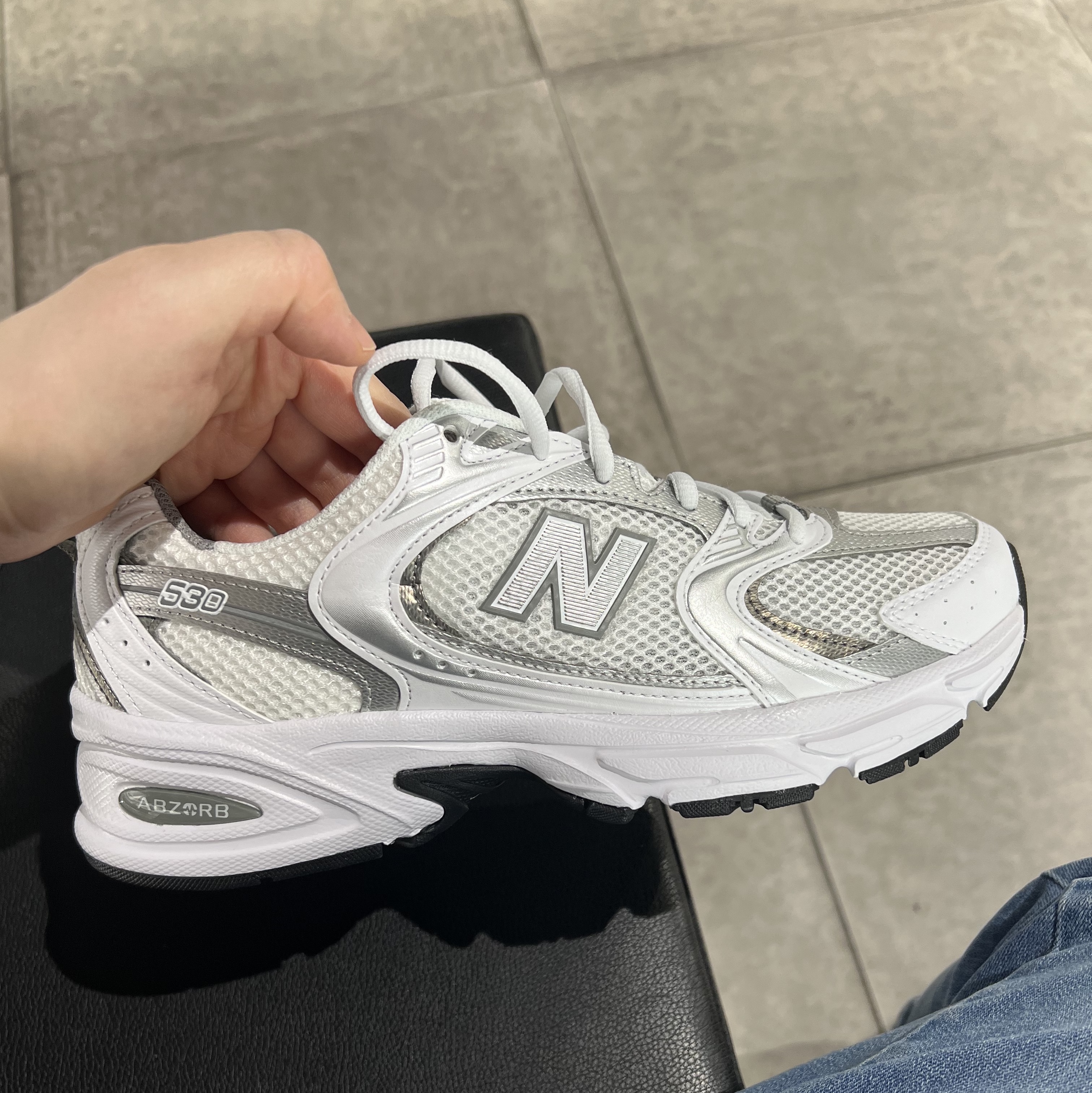 New Balance 530 White Silver 착용 스타일