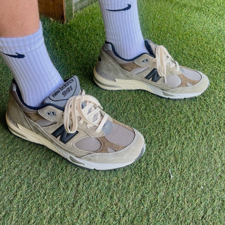 (W) Jordan 1 x Travis Scott Retro Low OG SP Medium Olive, New Balance x JJJJound 991 Made in UK Grey 착용 스타일 - 2