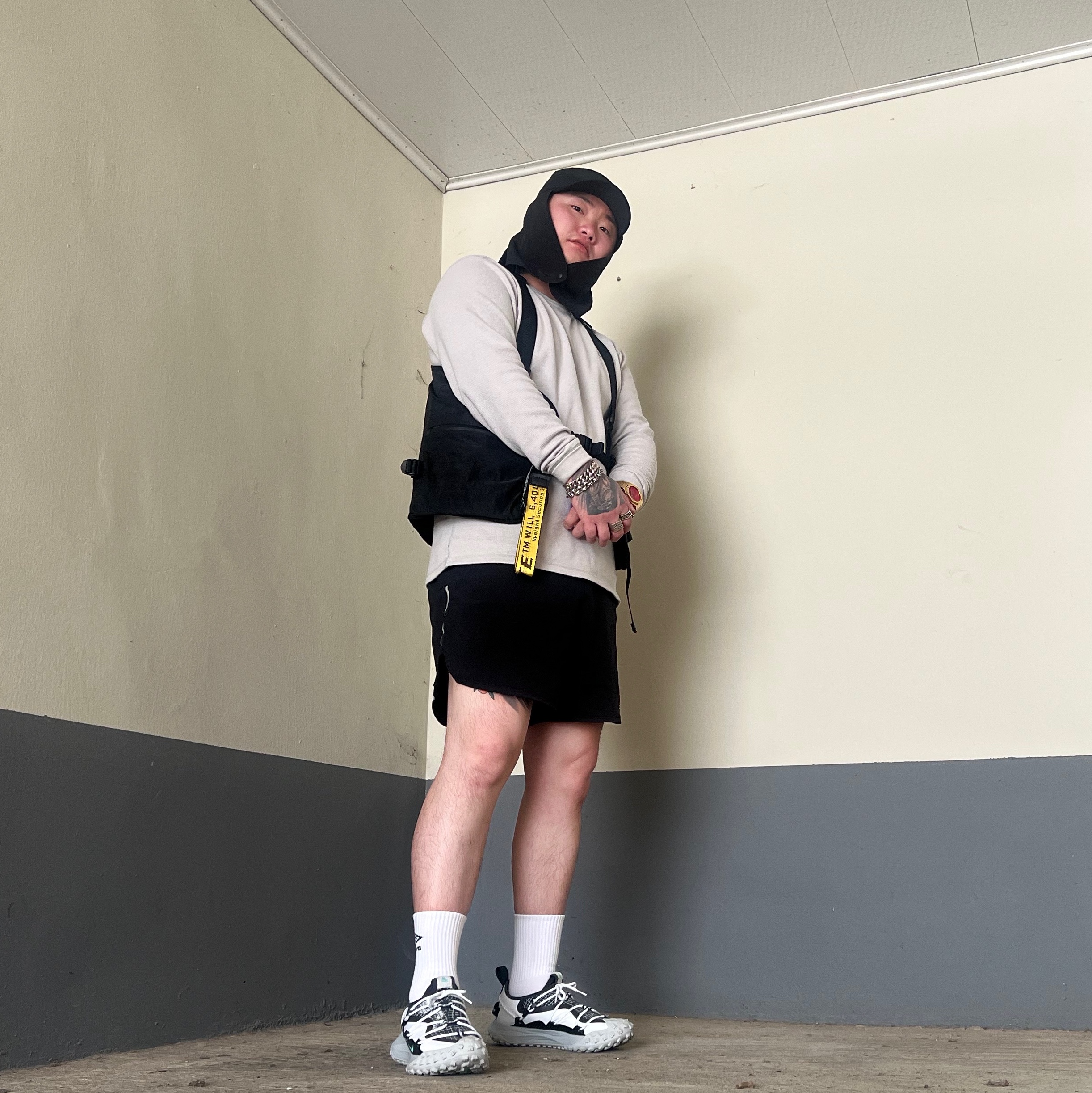 Nike ACG Mountain Fly Low SE White and Black, The North Face Eco Light Shield Cap Black 착용 스타일