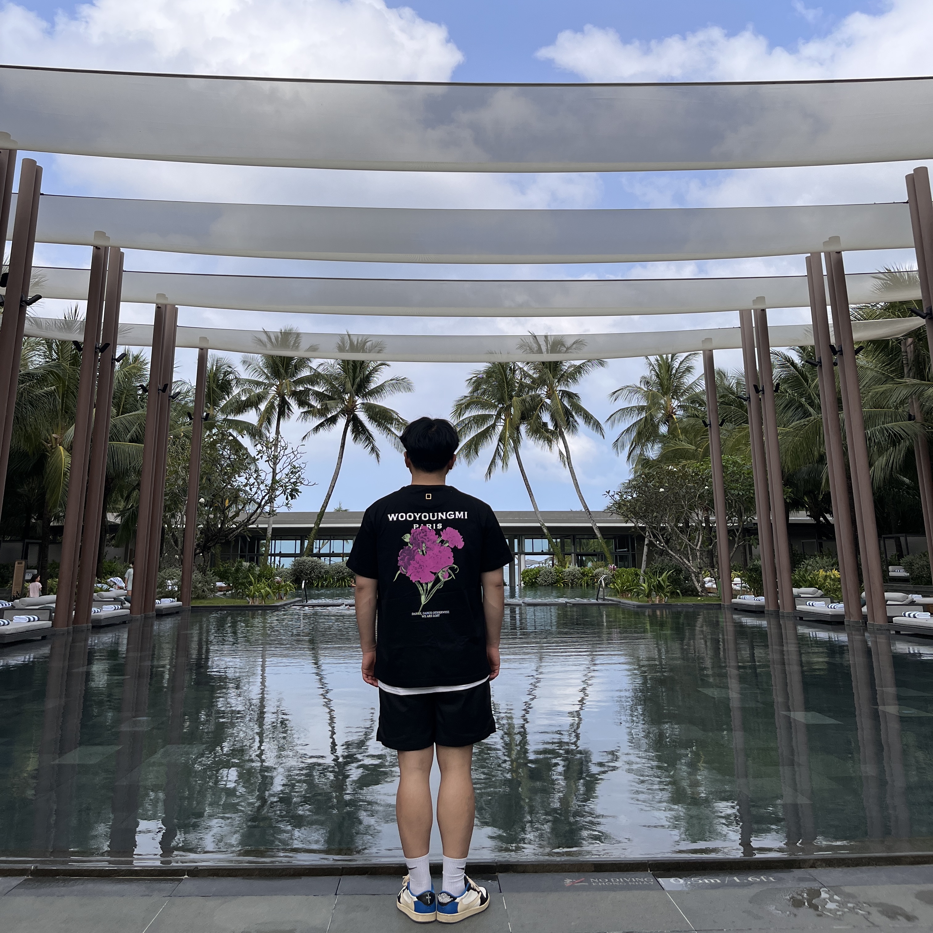 Wooyoungmi Flower Print Back Logo T-Shirt Black - 21SS, Jordan 1 x Travis Scott x Fragment Retro Low OG SP Military Blue 착용 스타일