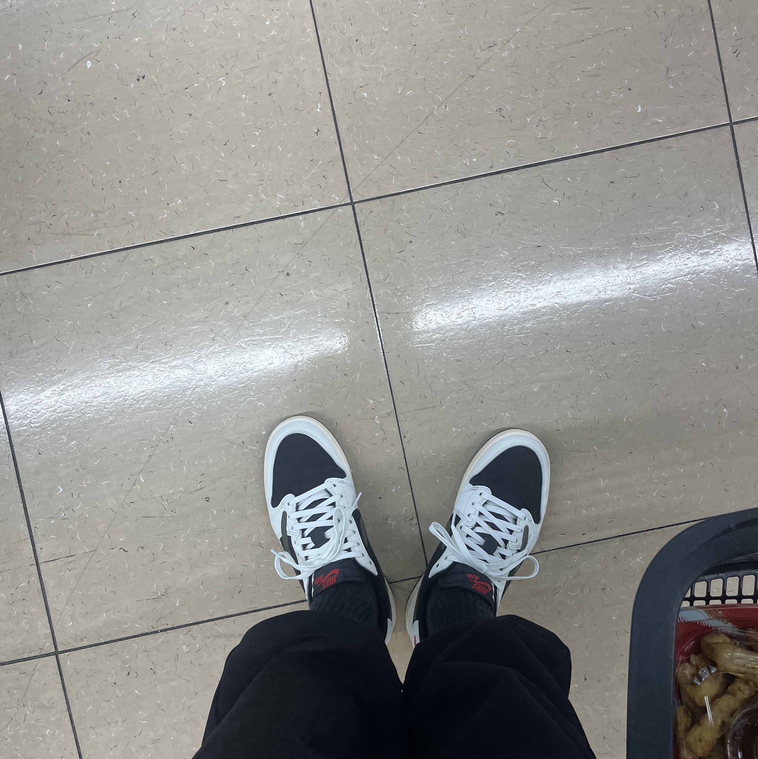 (W) Jordan 1 x Travis Scott Retro Low OG SP Medium Olive 착용 스타일