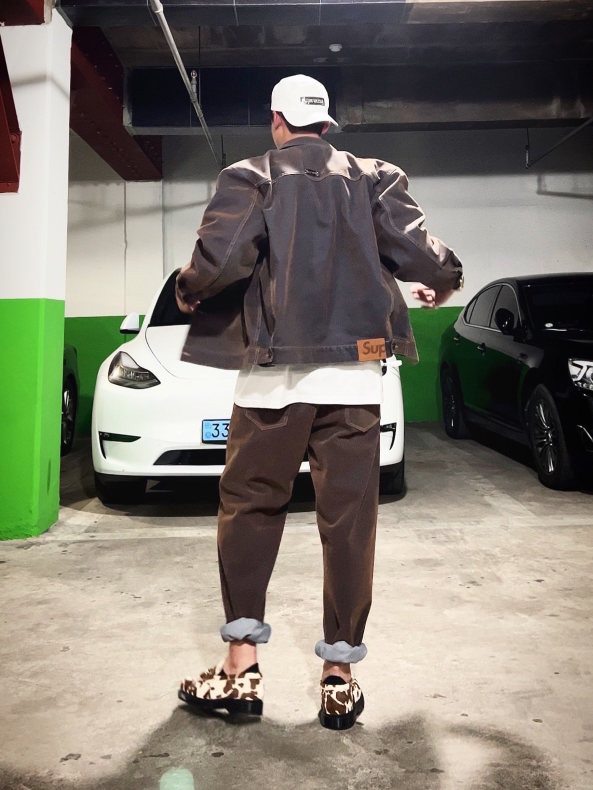 Supreme Mirror Camp Cap White - 21FW, Supreme Chicago Box Logo T-Shirt White - 22FW 착용 스타일 - 1