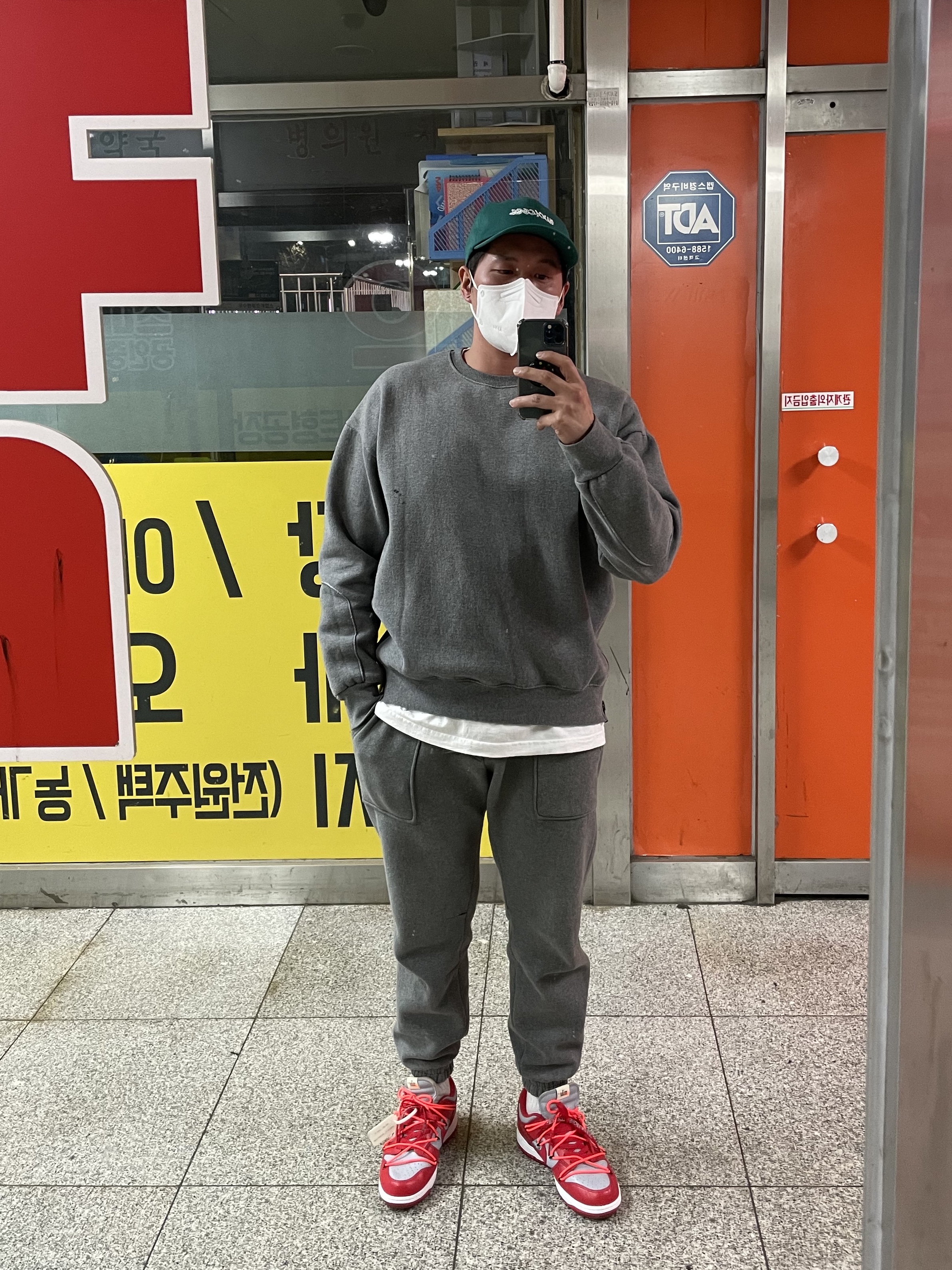 Nike x Off-White Dunk Low University Red 착용 스타일