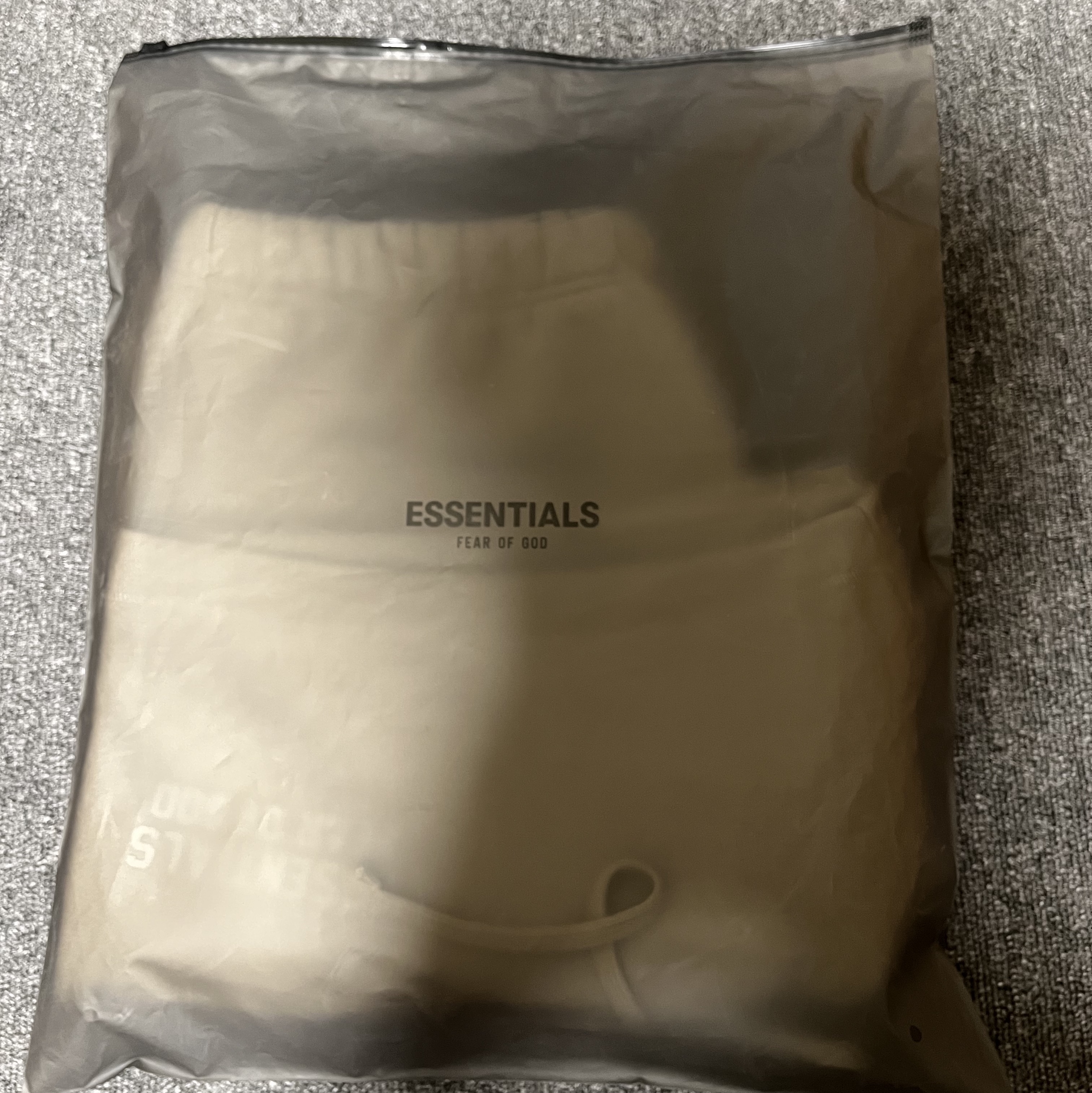 Essentials Sweatshorts Seal - 23SS 착용 스타일 - 3