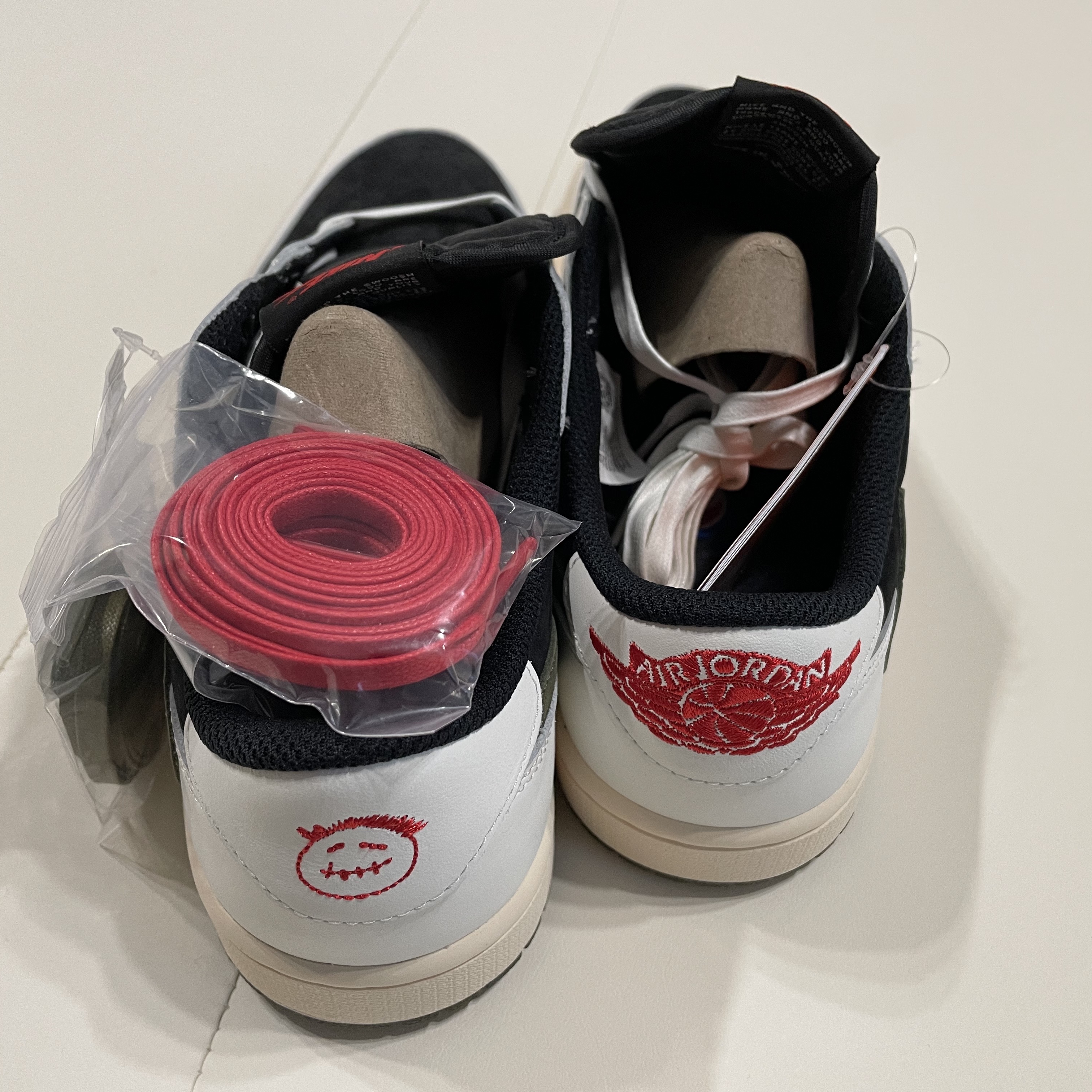 (W) Jordan 1 x Travis Scott Retro Low OG SP Medium Olive 착용 스타일 - 4