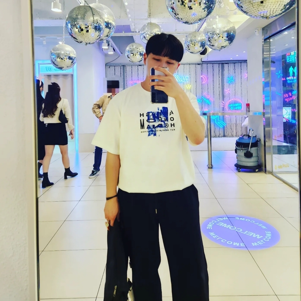Ader Error Plugshop Hannam T-Shirt White, Jordan 1 Retro High OG Royal Toe 착용 스타일