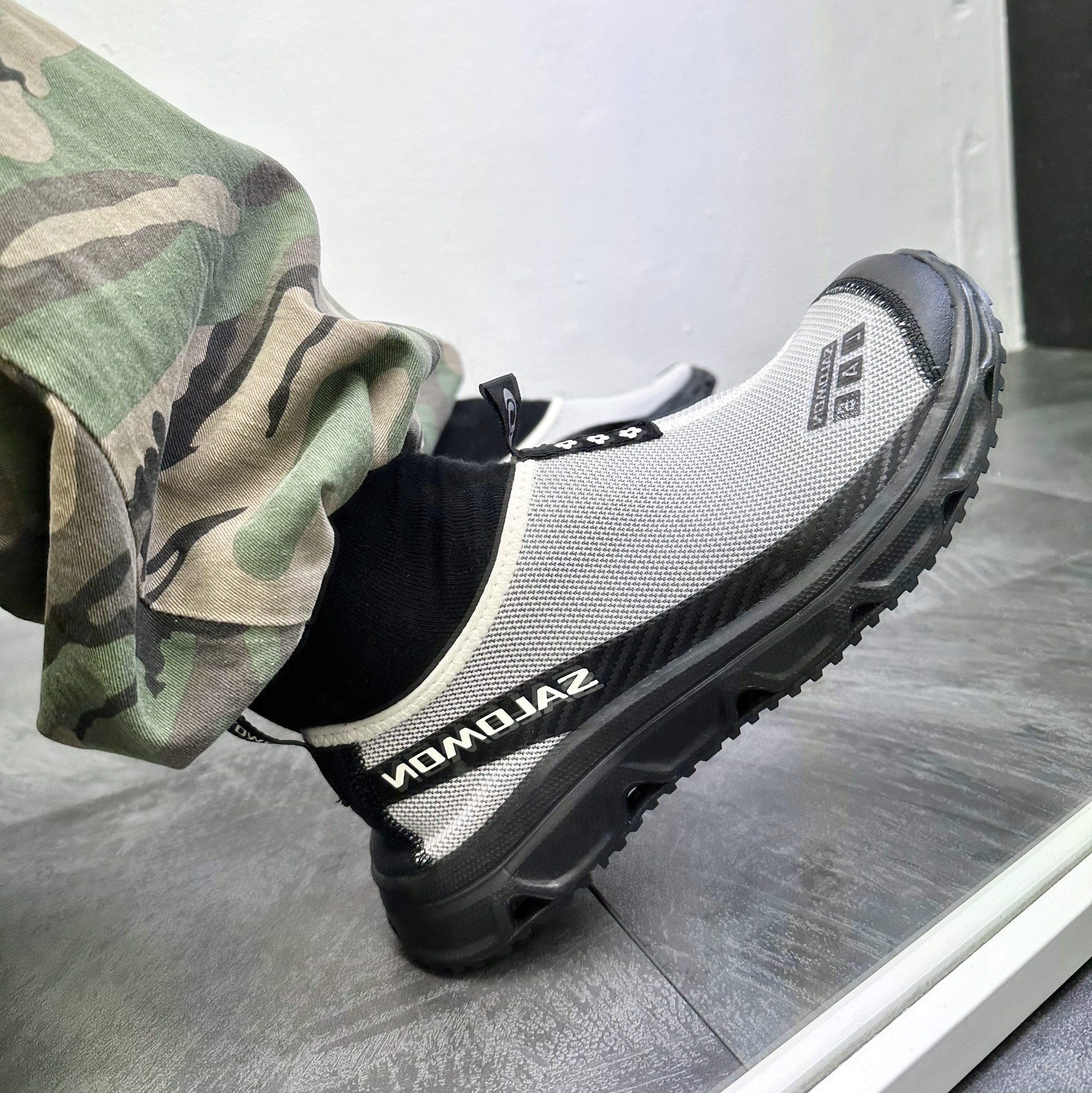 Salomon x Sandy Liang RX Moc 3.0 Black White 착용 스타일