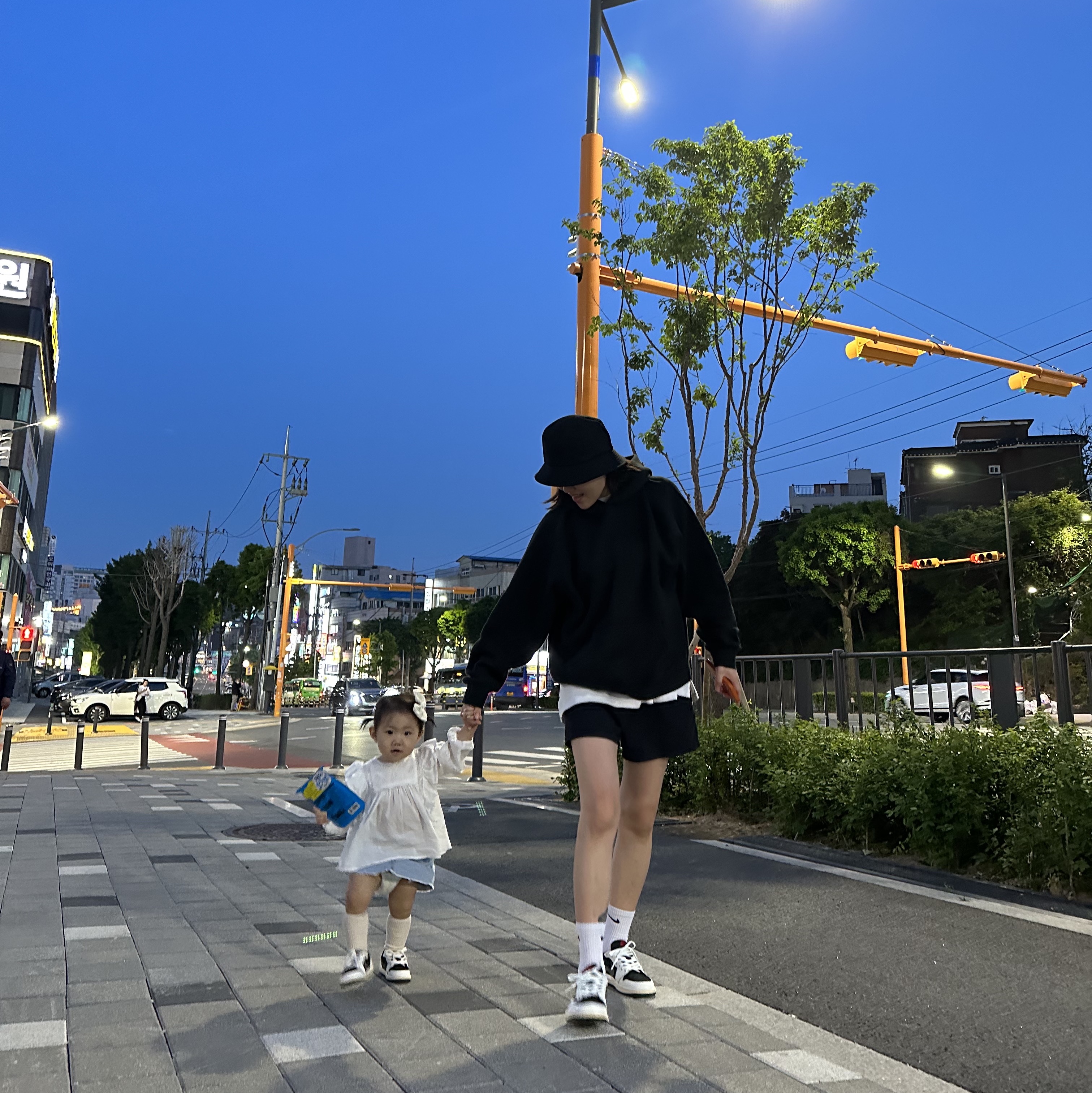 Supreme Wheaties T-Shirt Black - 21SS, Nike ACG Cargo Shorts Black - Asia 착용 스타일 - 2