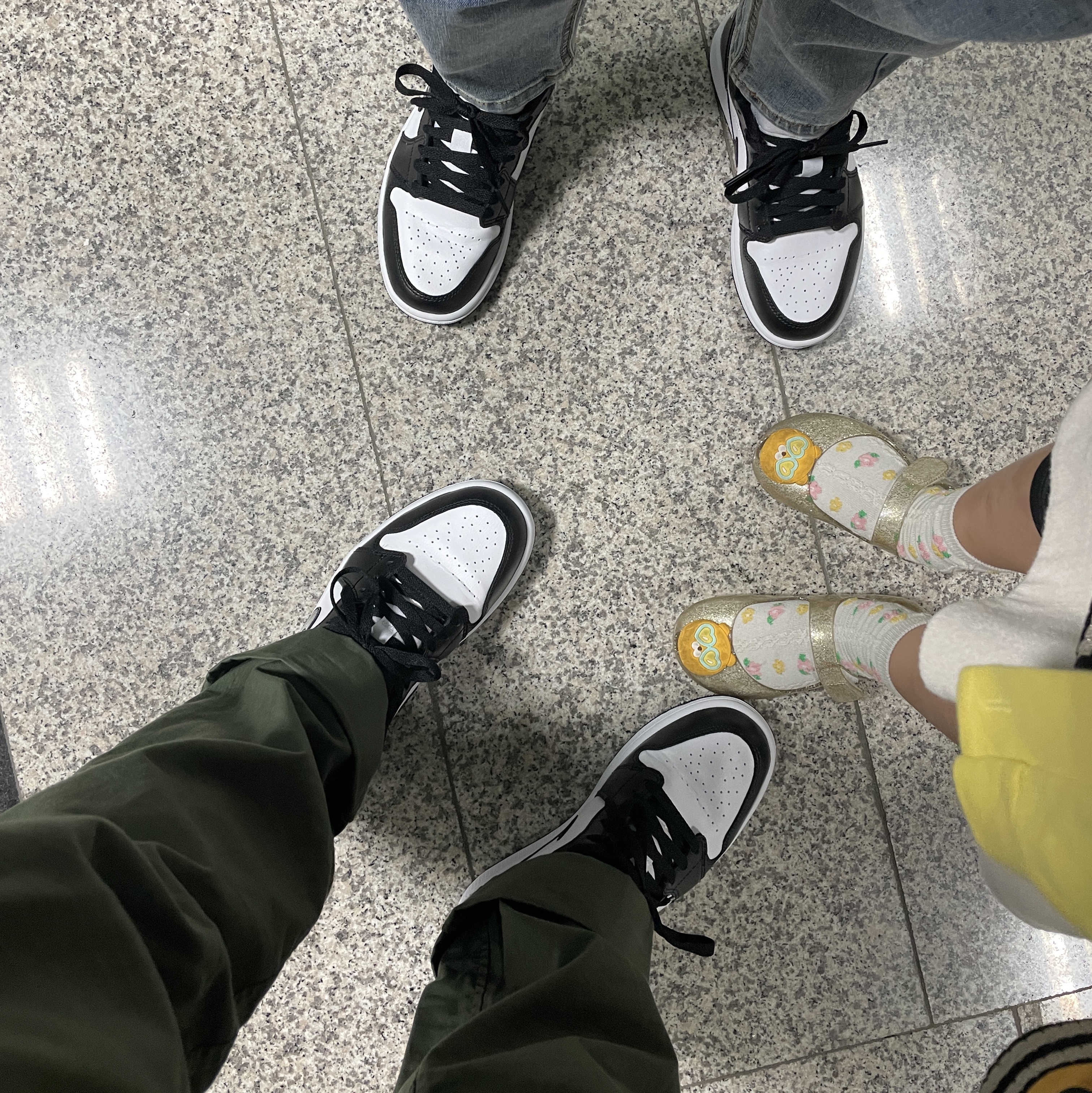 (W) 조던 1 로우 블랙 앤 화이트 착용 스타일 - 2