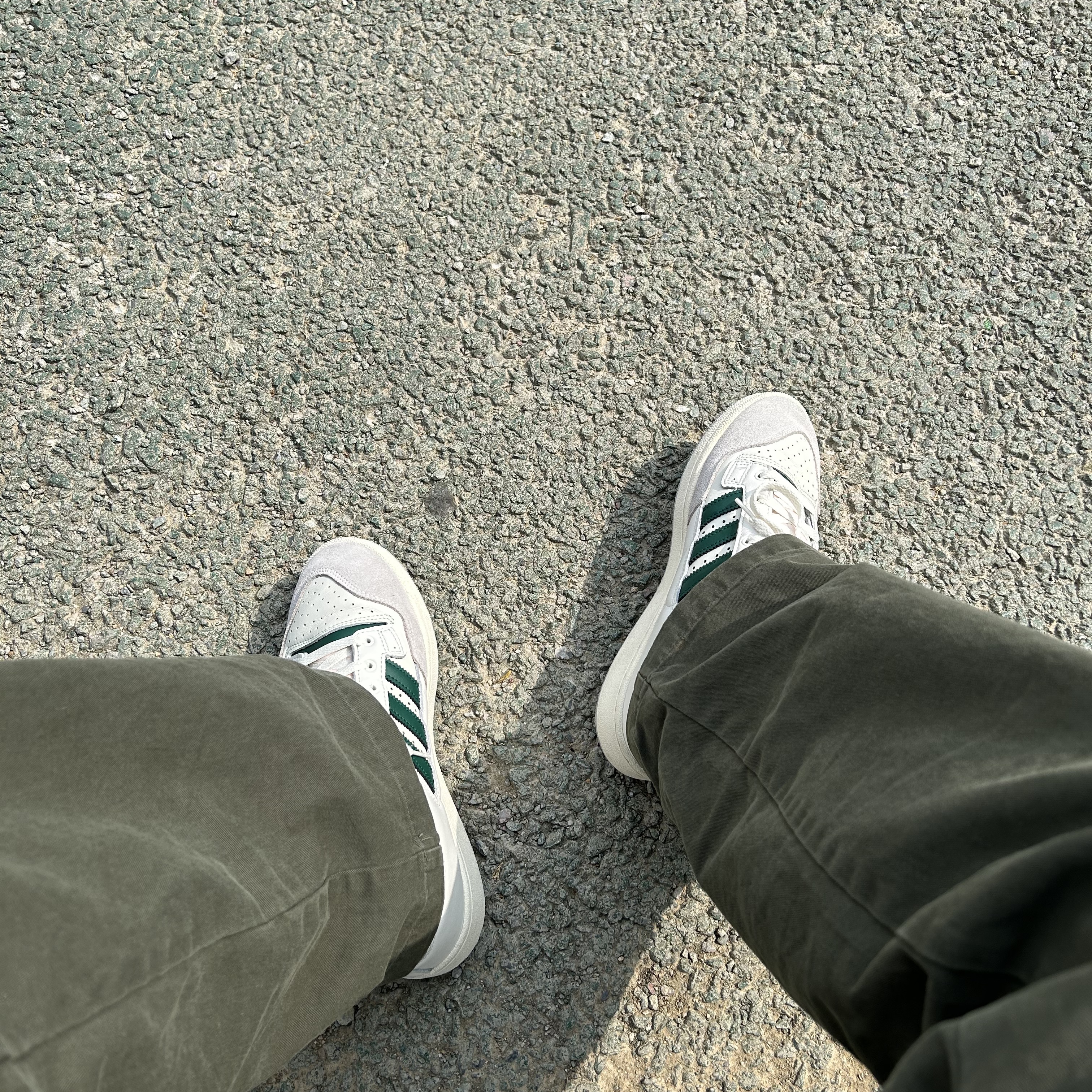 Adidas Centennial 85 Low Cloud White Team Dark Green 착용 스타일 - 2