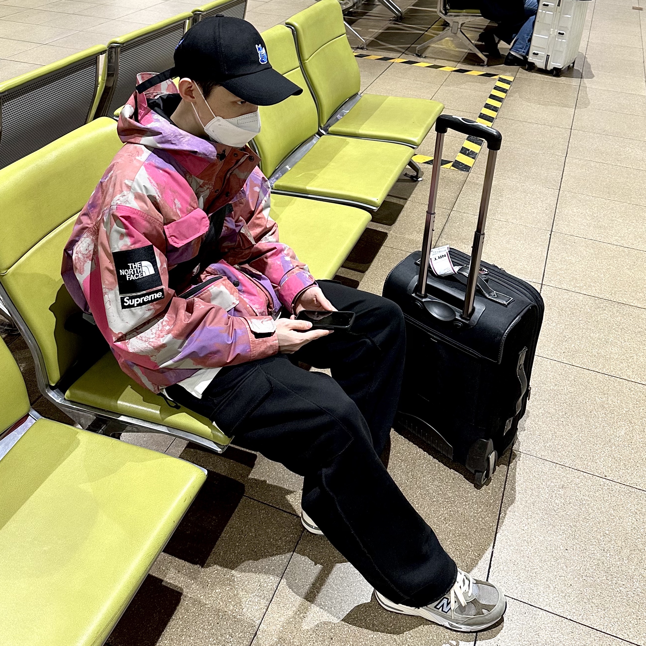 Supreme x The North Face Cargo Jacket Multi-Color - 20SS, New Balance x JJJJound 991 Made in UK Grey 착용 스타일