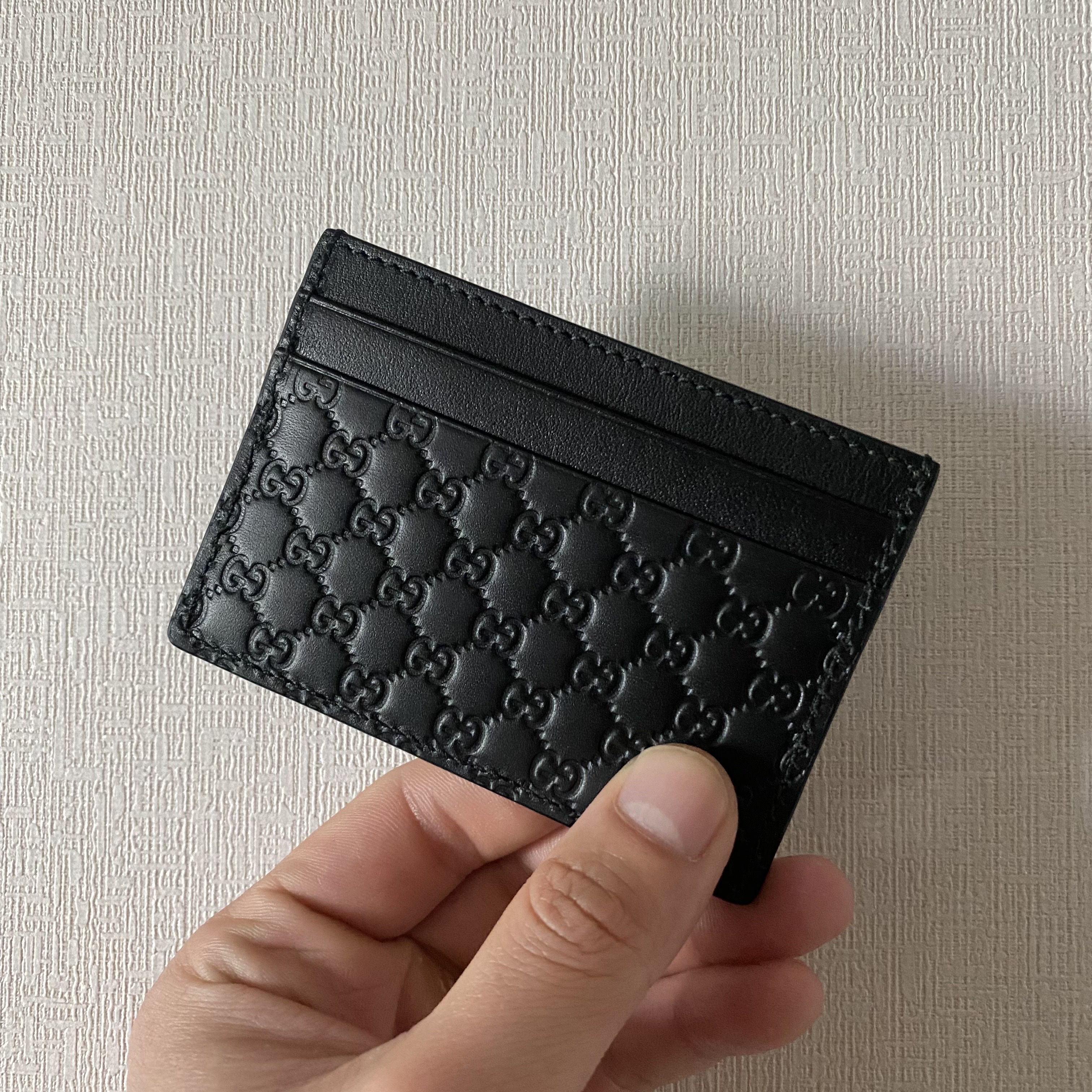 Gucci Micro GG Ssima Card Case Black 착용 스타일