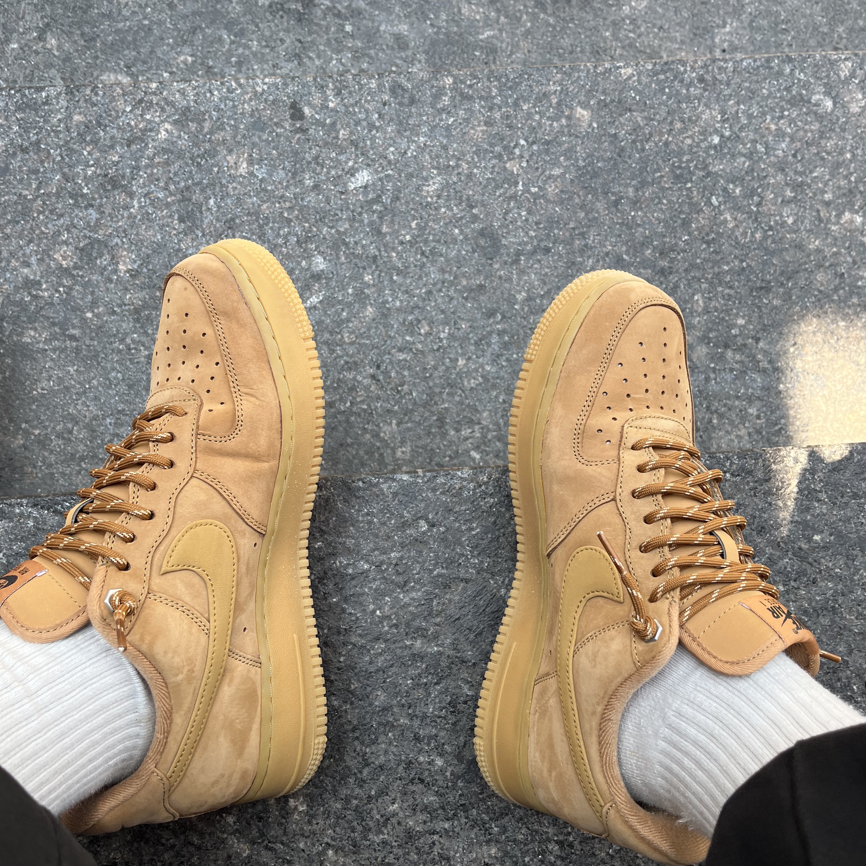 Nike Air Force 1 '07 WB Flax 착용 스타일 - 3