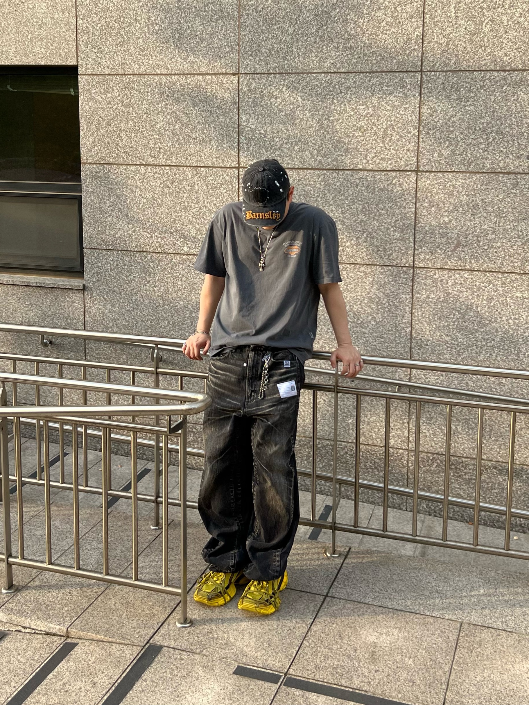 Balenciaga 3XL Sneakers Yellow Black 착용 스타일