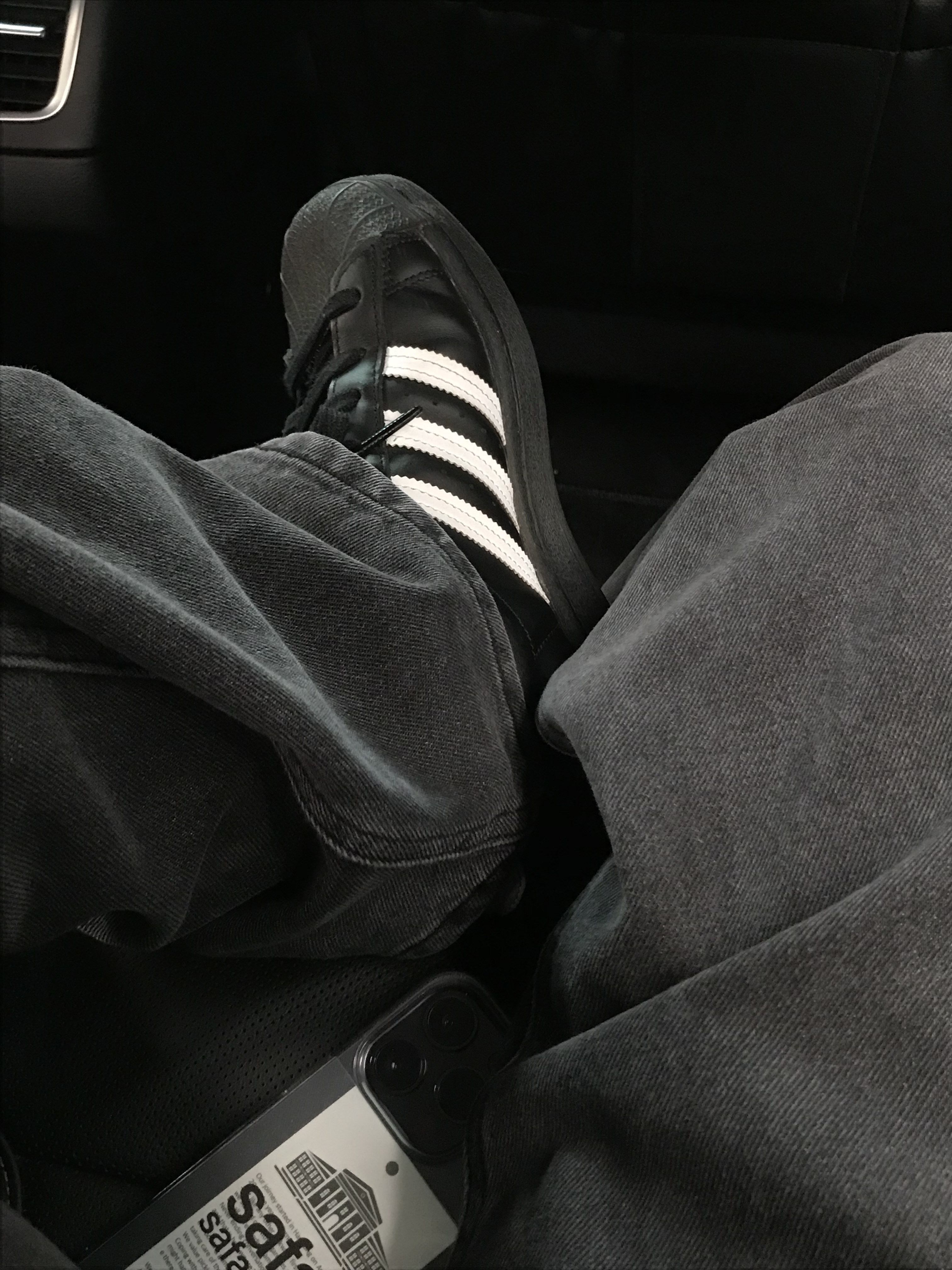 Adidas Superstar Core Black White 착용 스타일