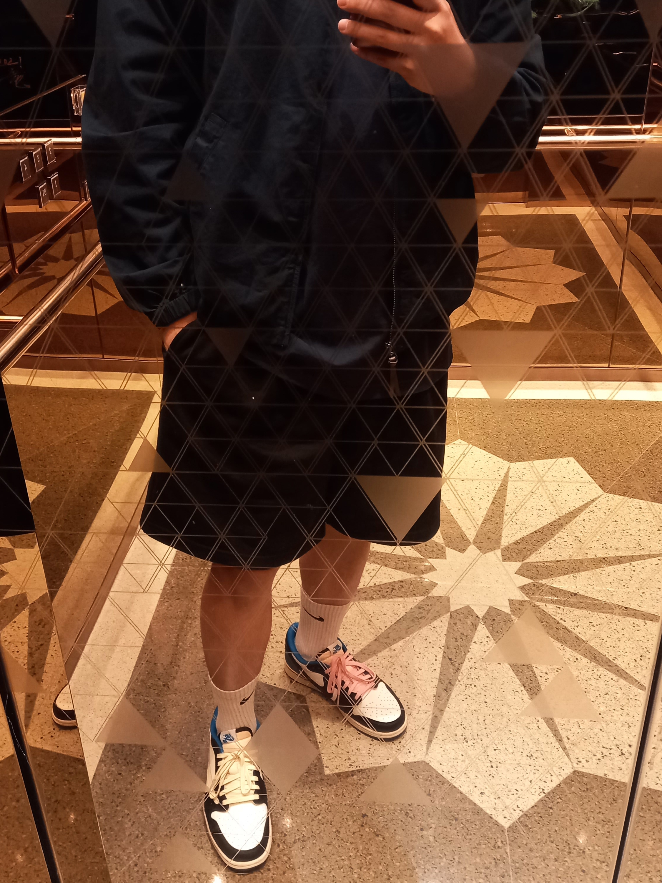 Jordan 1 x Travis Scott x Fragment Retro Low OG SP Military Blue 착용 스타일