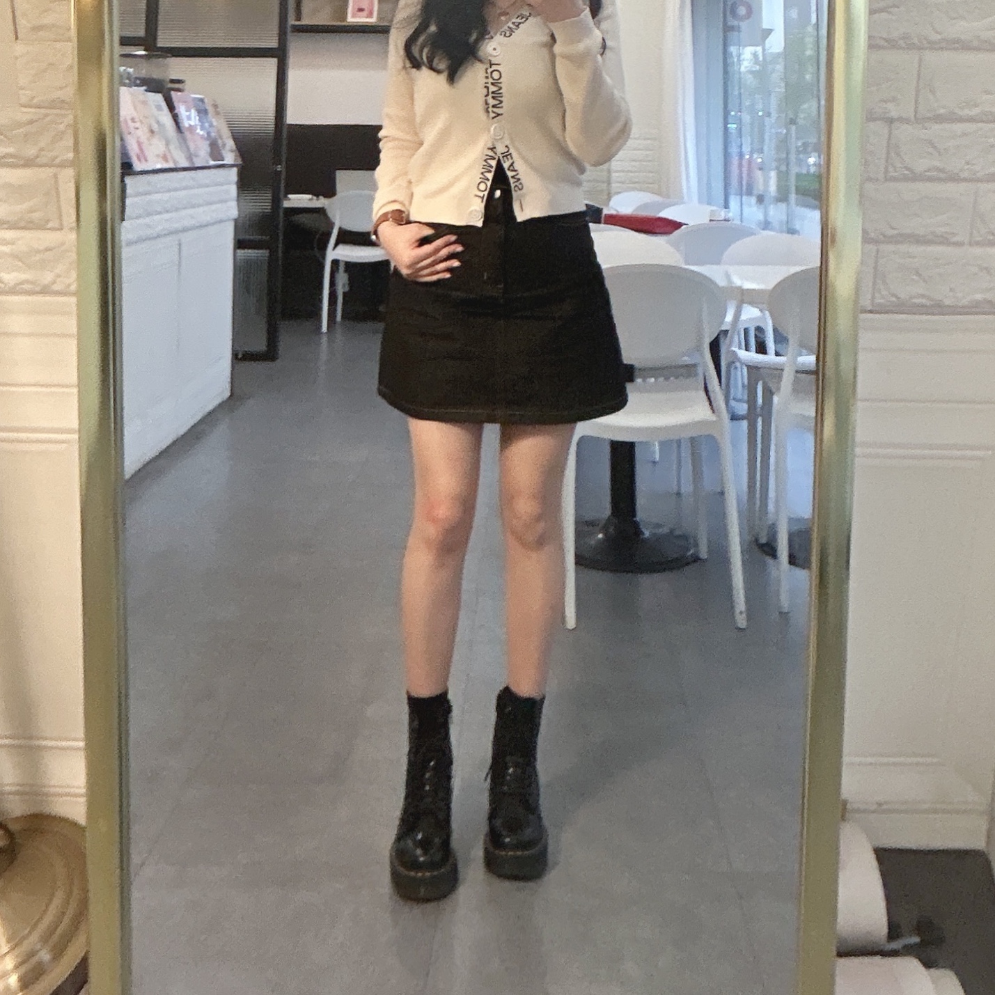 Dr. Martens Jadon Boots Black, Gucci Blind for Love Necklace Silver 착용 스타일