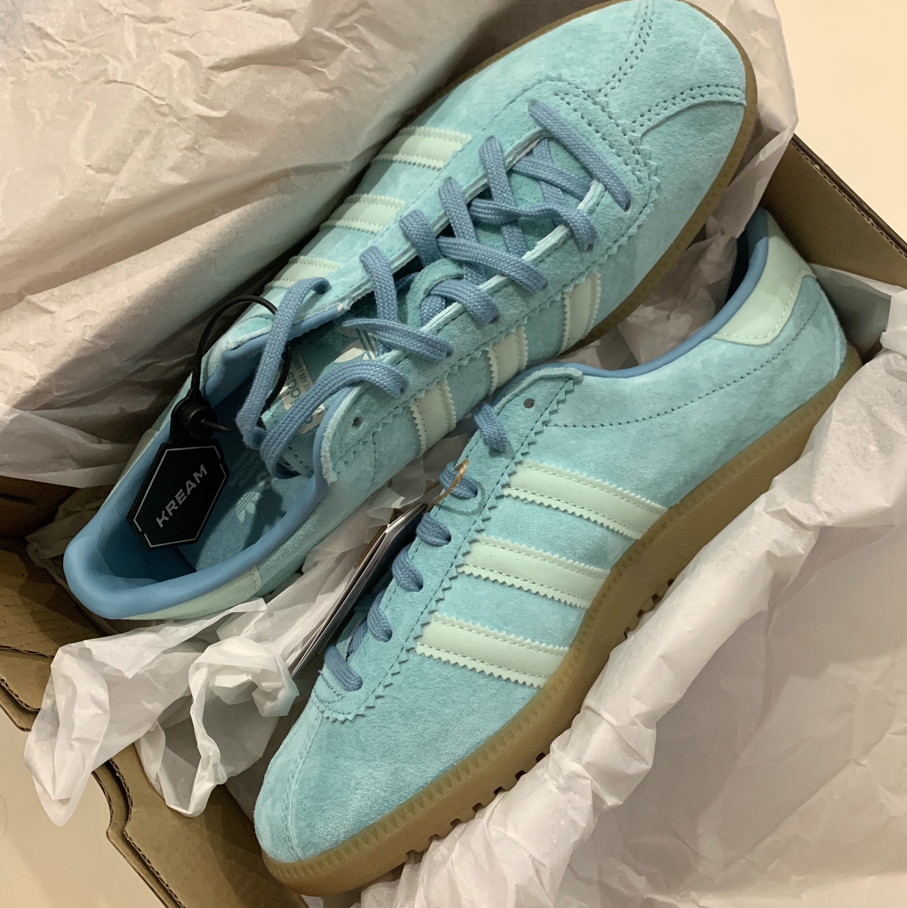 Adidas Bermuda Easy Mint 착용 스타일