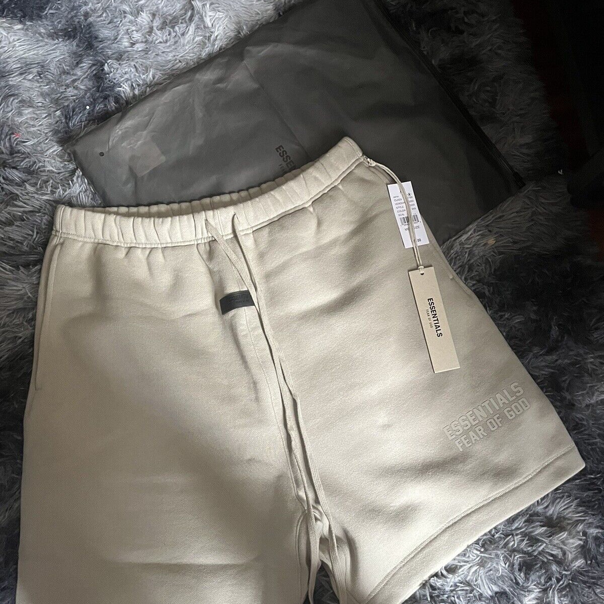 Essentials Sweatshorts Seal - 23SS 착용 스타일 - 1