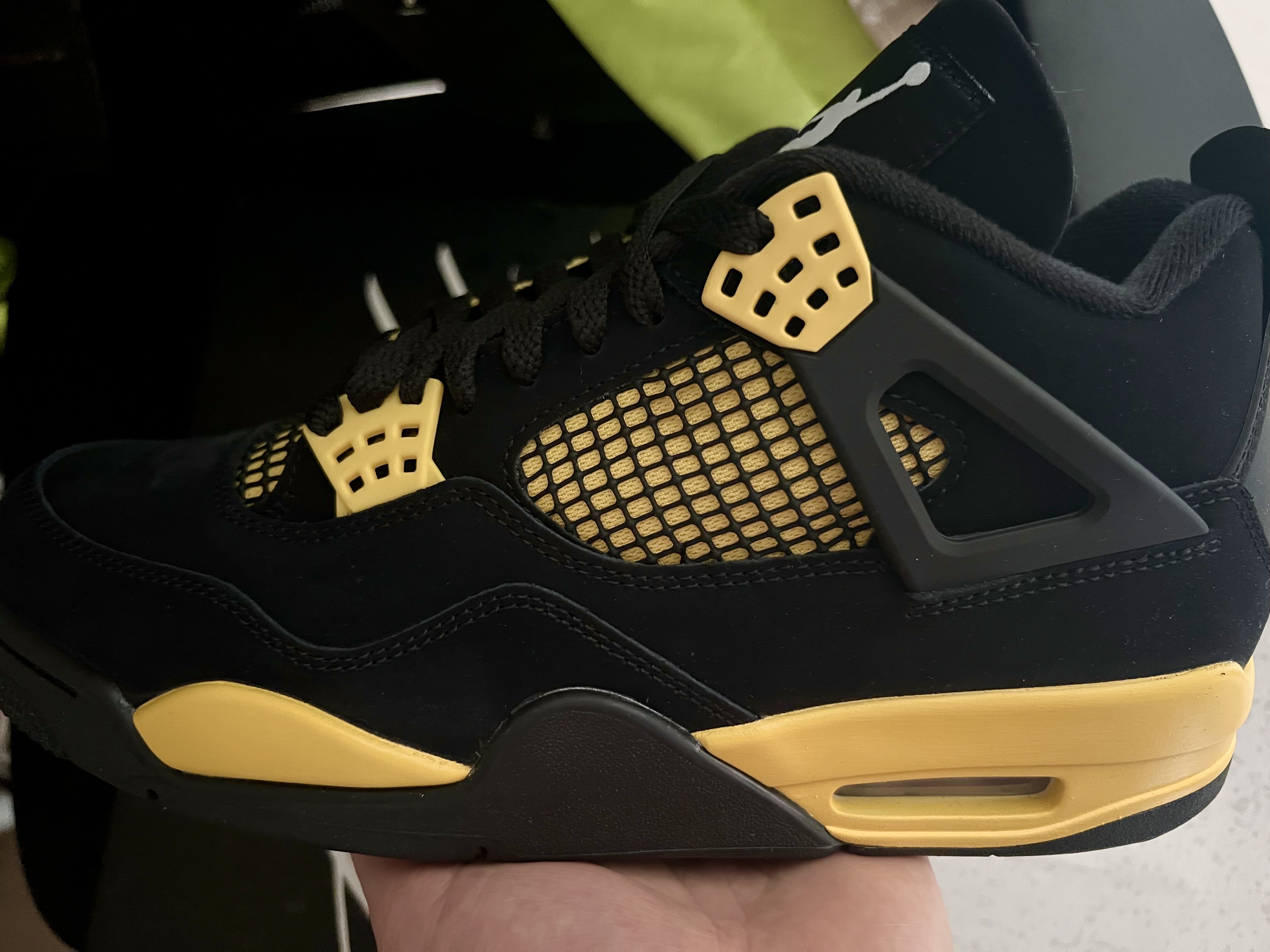 Jordan 4 Retro Thunder 2023 착용 스타일