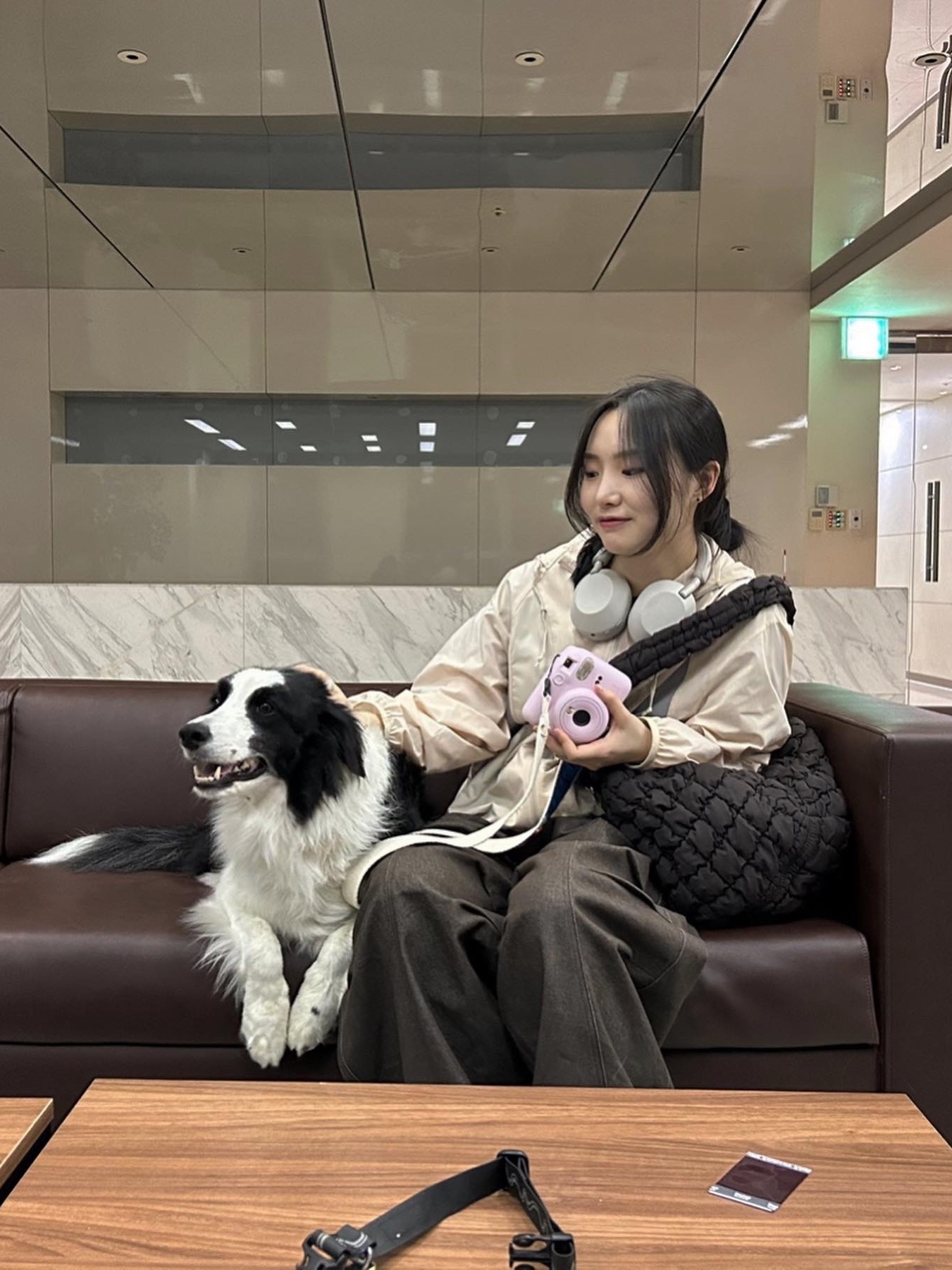 (W) Mischief SS Color Blocked Windbreaker Beige, Salomon XT-6 Gore-Tex Black Ebony 착용 스타일 - 3