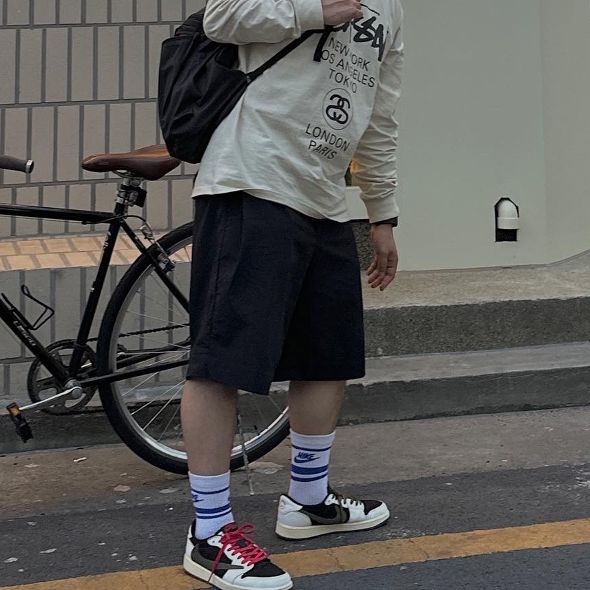 (W) Jordan 1 x Travis Scott Retro Low OG SP Medium Olive 착용 스타일 - 1